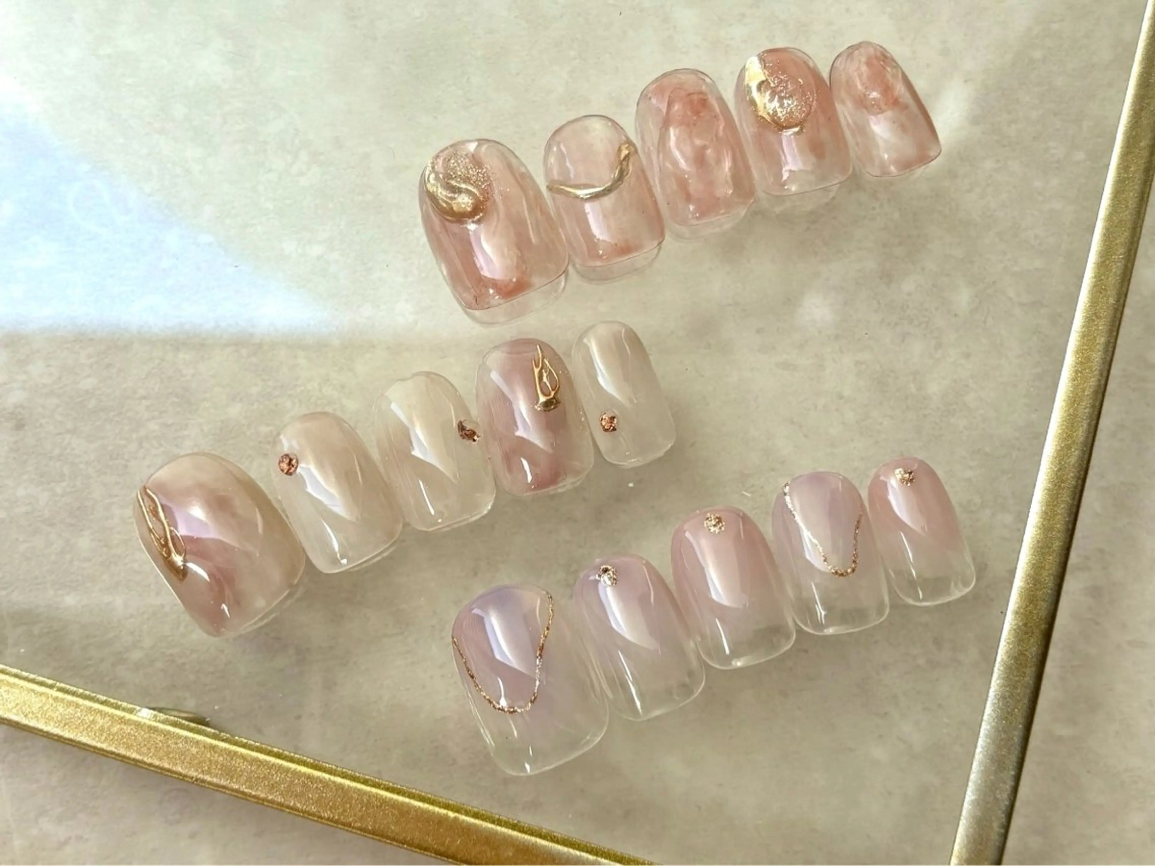 ネイル ニュアンスネイル aoi .のネイルデザイン