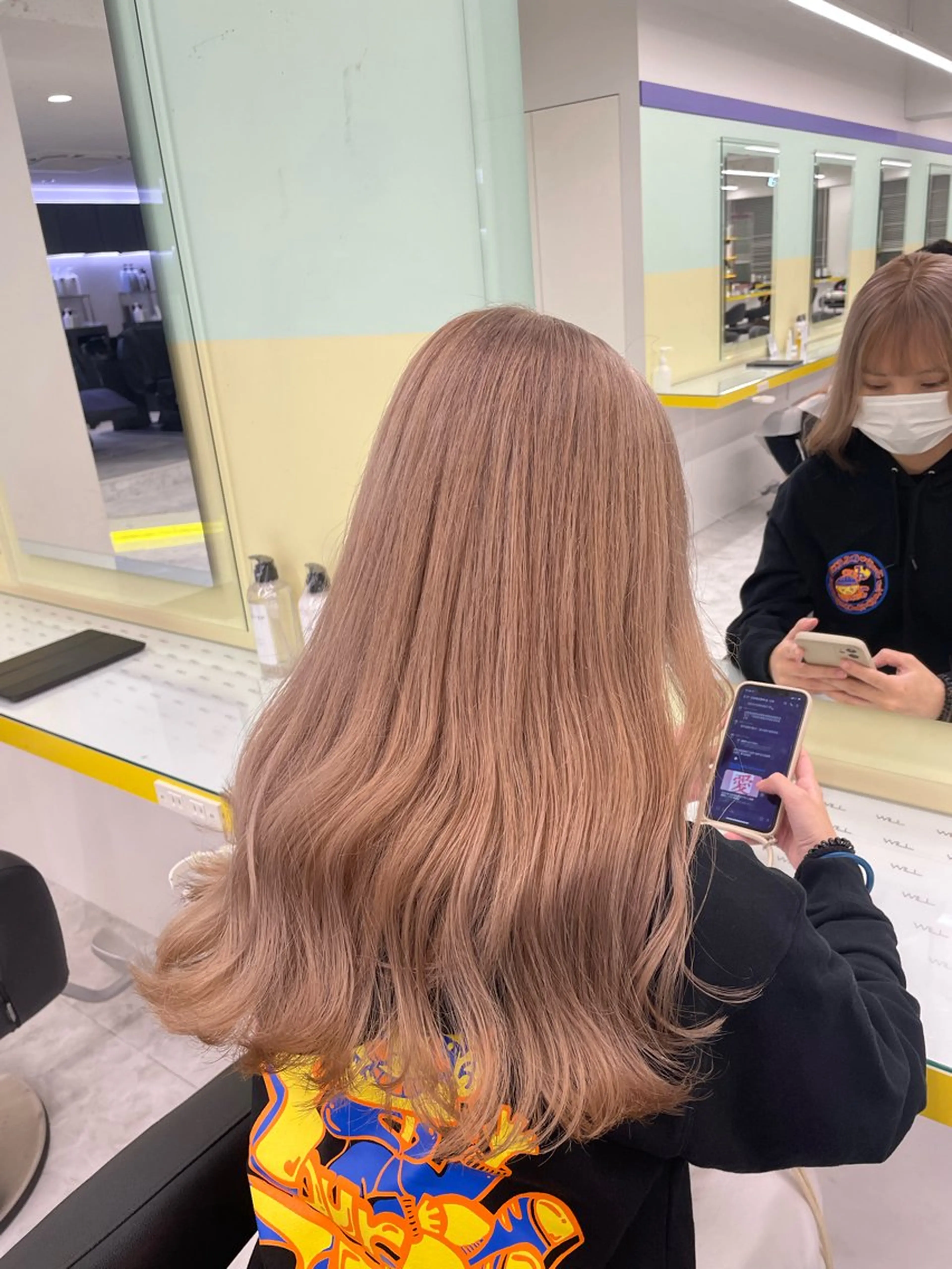 ミディアム カラー ヘアアレンジ ベージュカラー ハイトーンカラー ミルクティーベージュ カット ヘアカラー トリートメント ヘッドスパ ヘアセット 顔まわりカット の達人のヘアスタイル