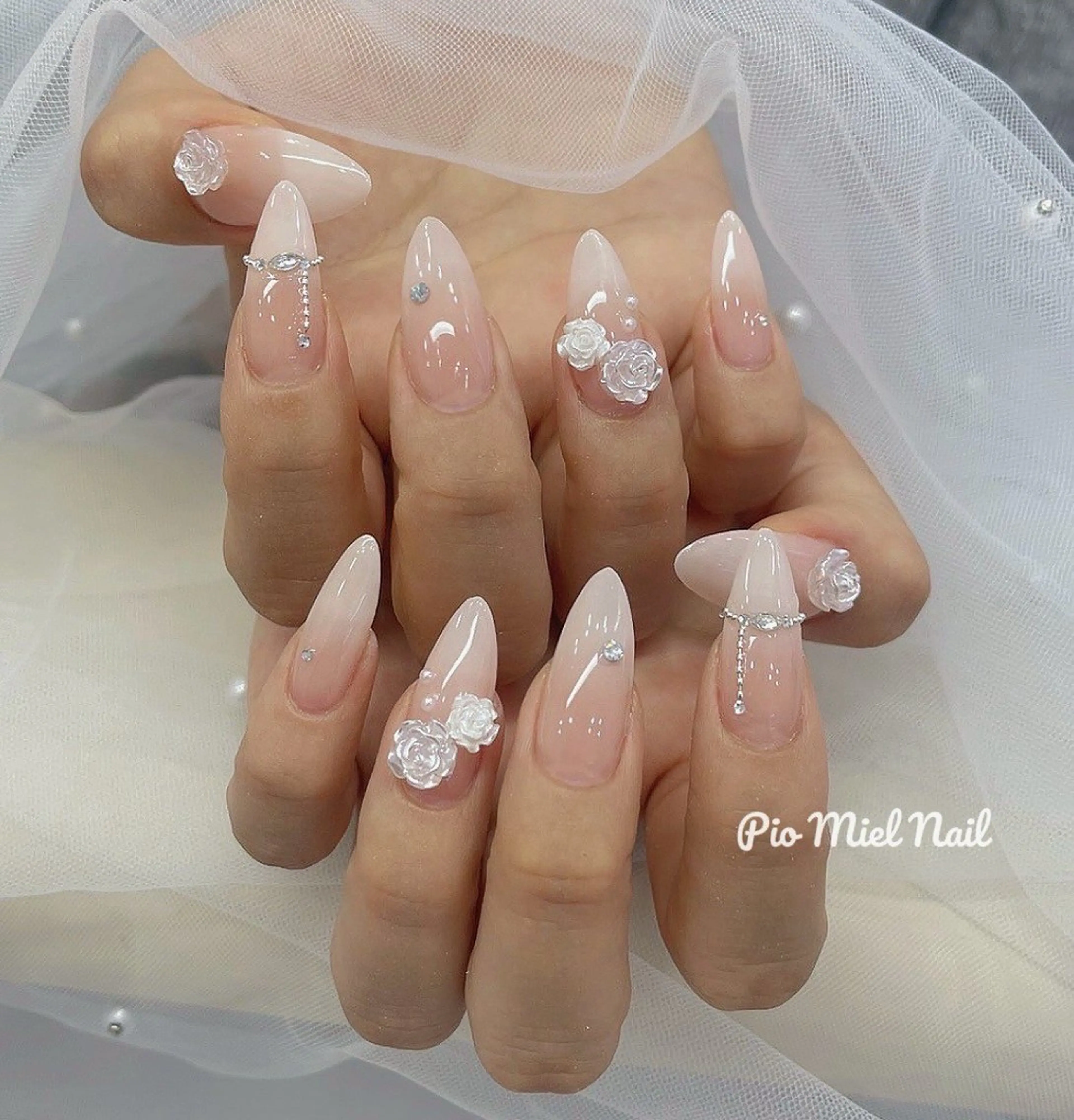 ネイル フラワーネイル フレンチネイル ピンク ストーンネイル ブライダルネイル ハンドネイル HANA 長さだしのネイルデザイン