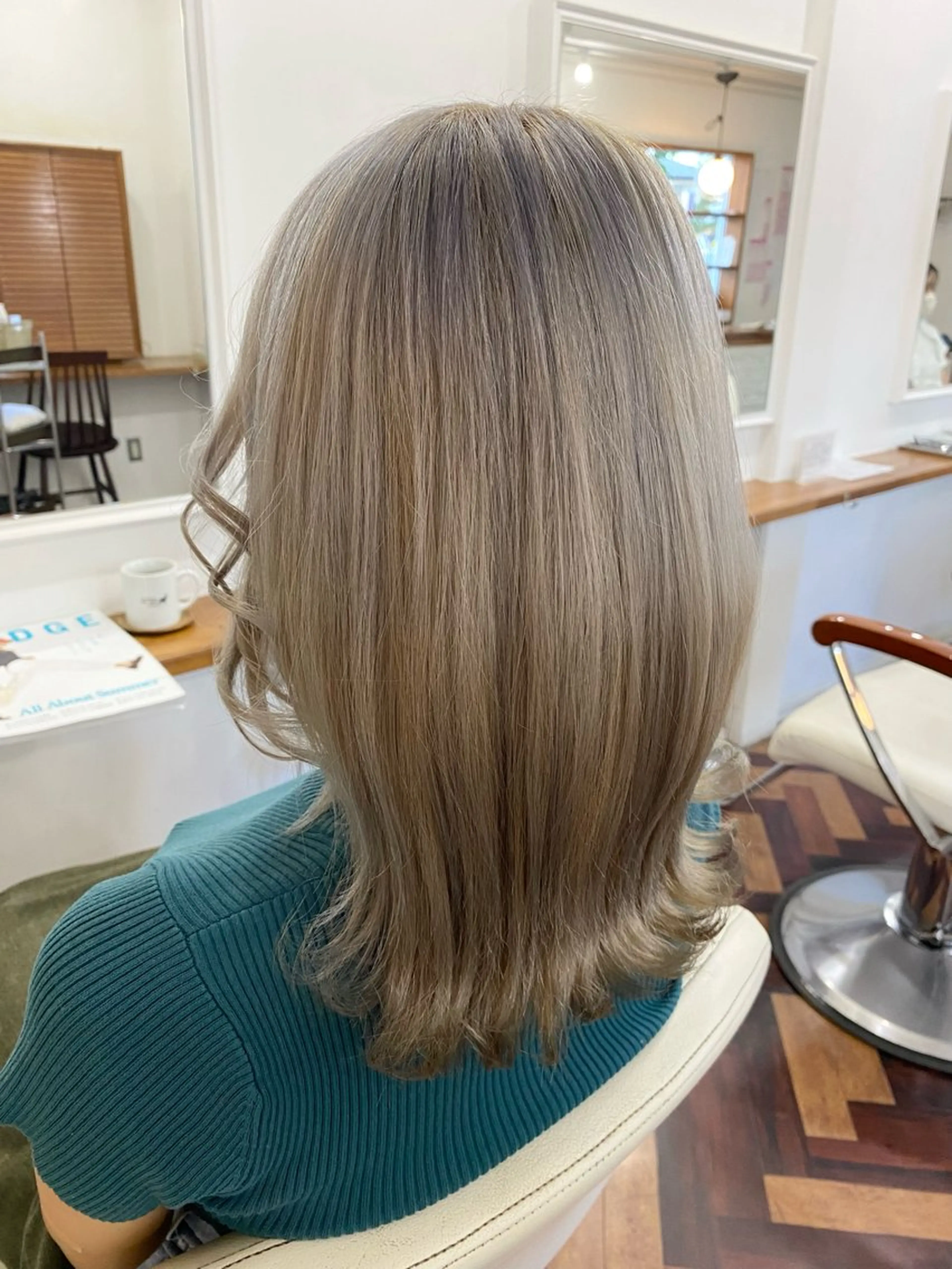 ミディアム カラー ブリーチ ハイトーンカラー ヘアカラー Kazaoka Saraのヘアスタイル