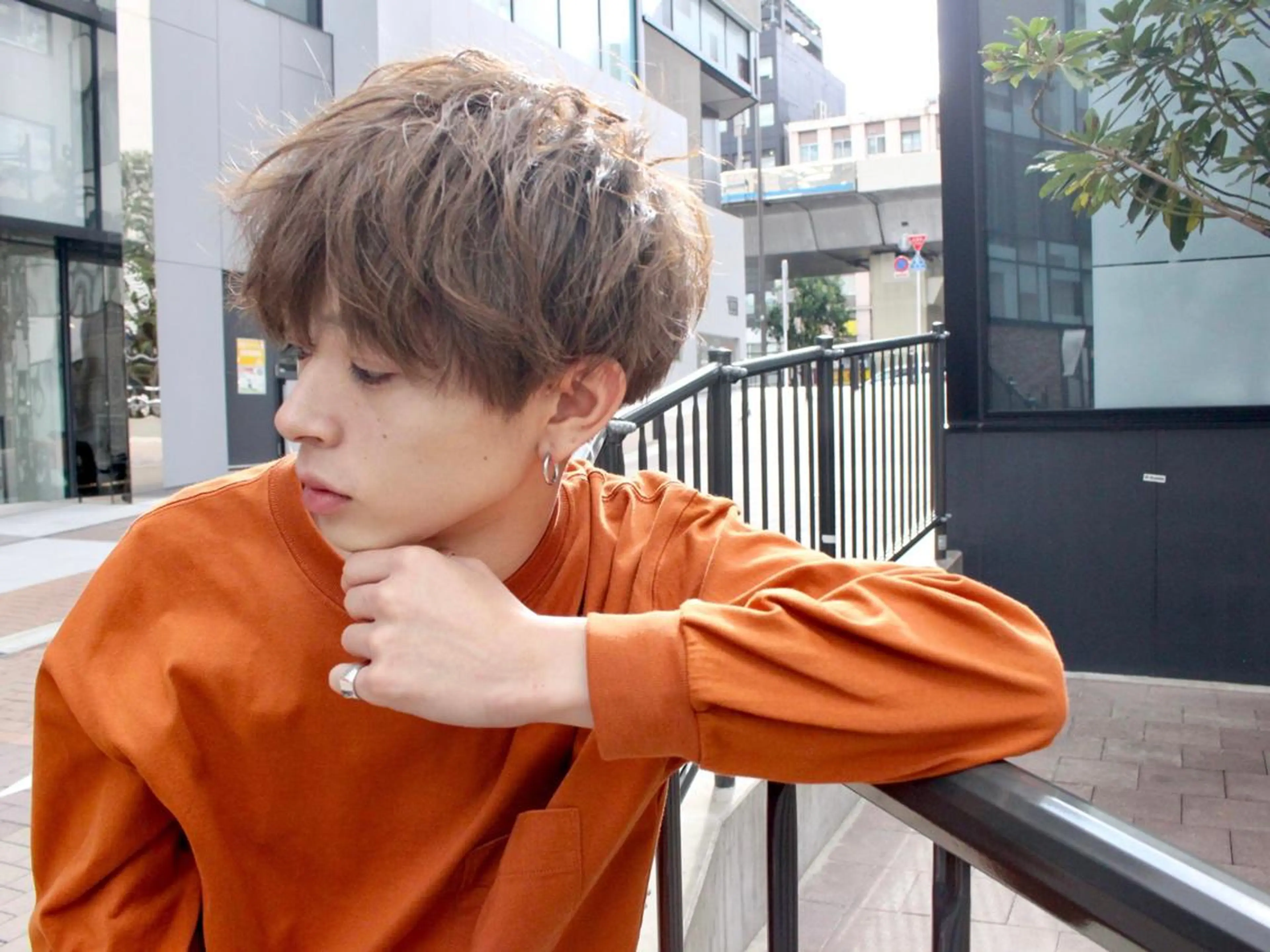 ショート メンズ メンズブリーチ メンズハイライト メンズインナーカラー ハイライト 髪質改善 newibelsia 名駅のヘアスタイル