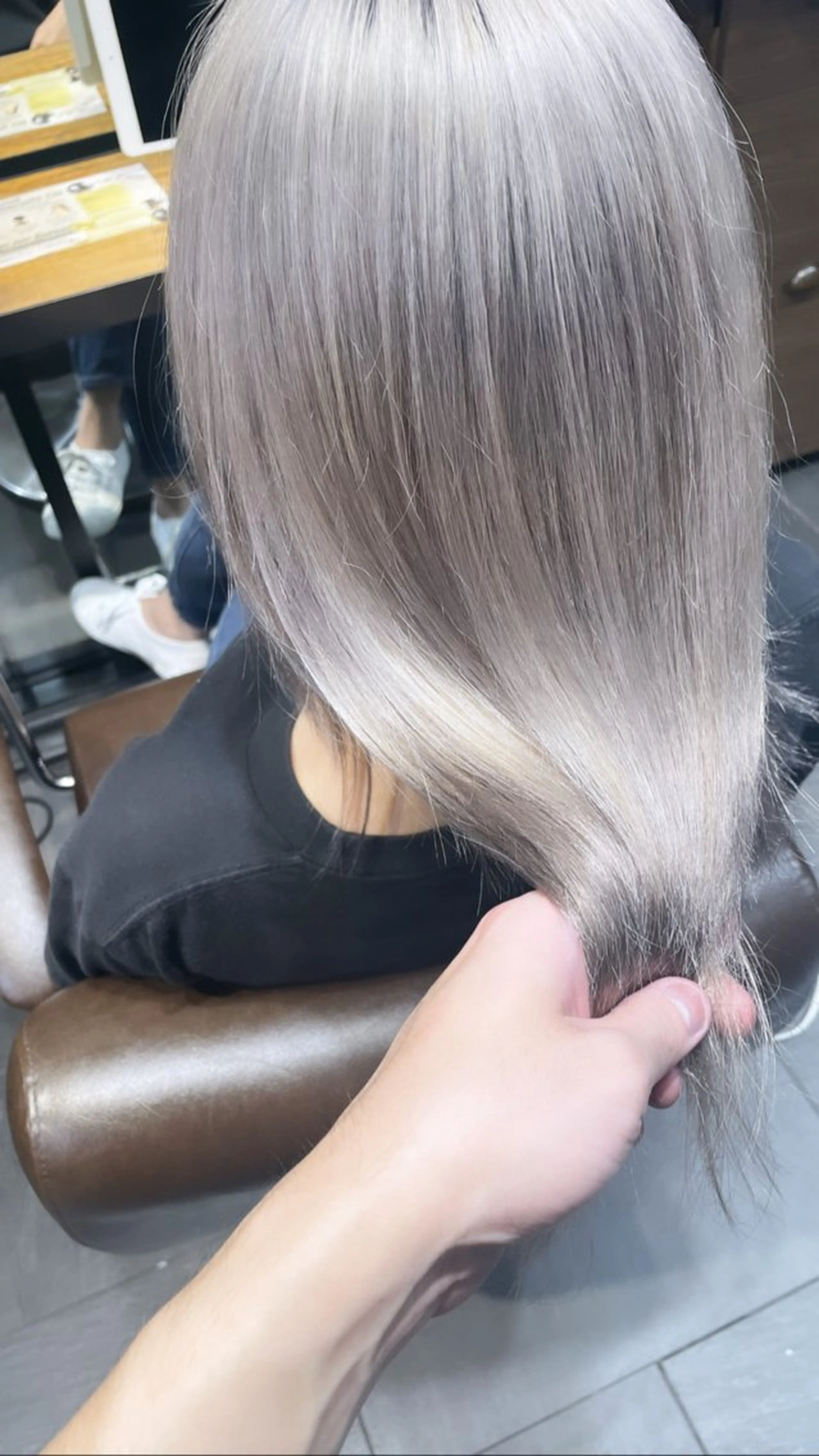 ミディアム ヘアカラー ブリーチ&縮毛矯正 🧸tomoki🧸のヘアスタイル