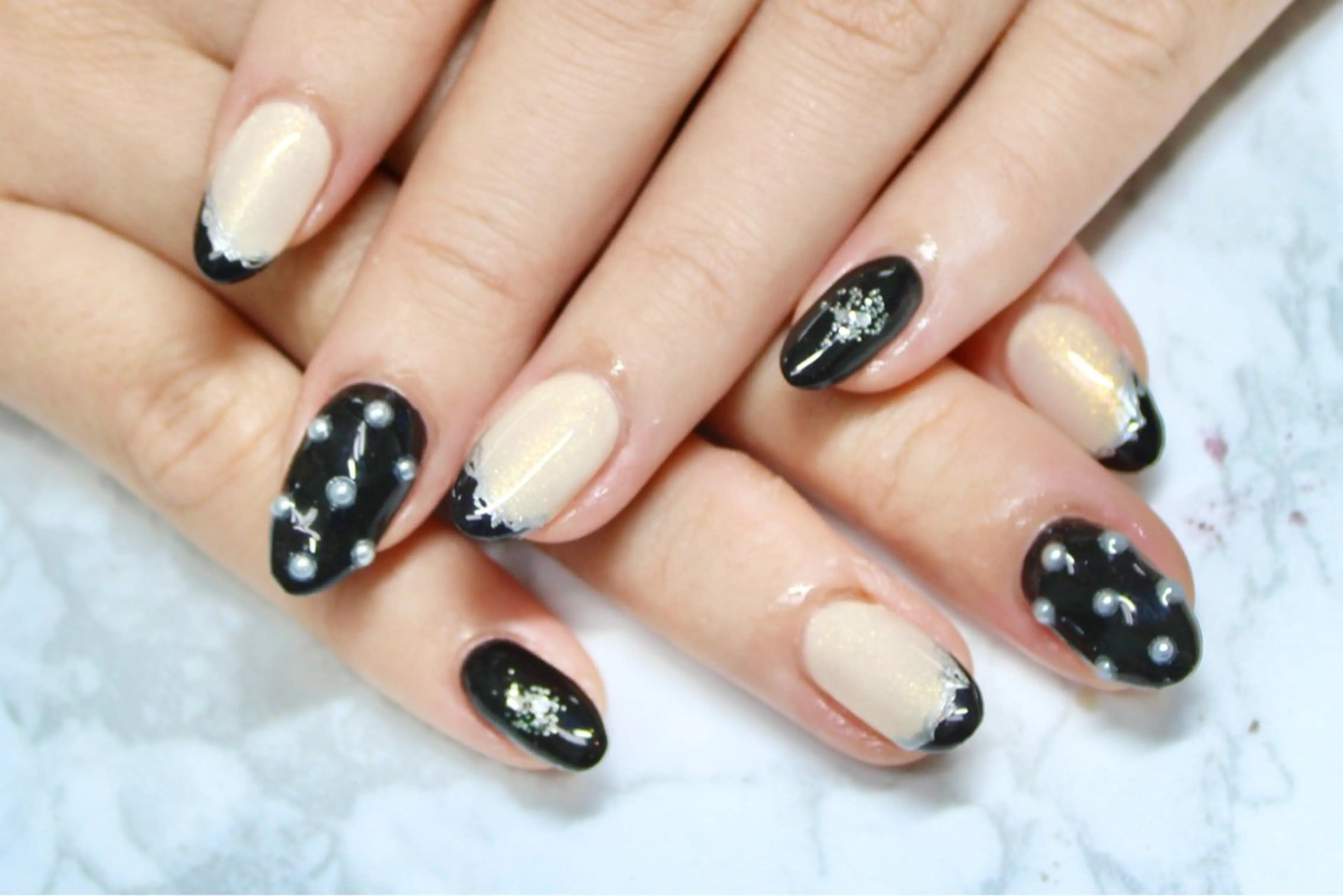 ネイル アートネイル レイジー スワンのネイルデザイン