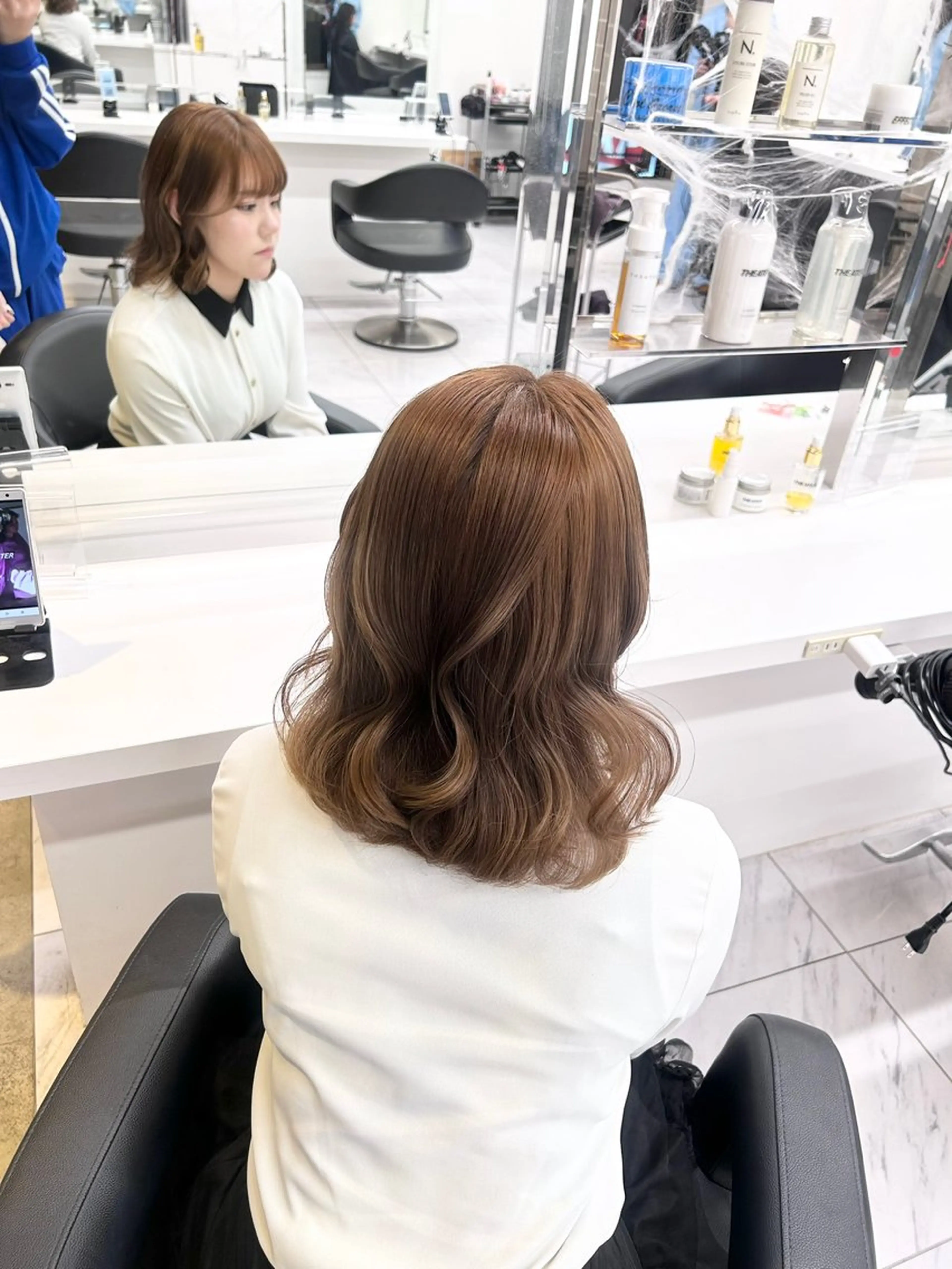 カラー ヘアカラー トリートメント ベージュ／ブラウン/ ナチュラルレイヤーのヘアスタイル