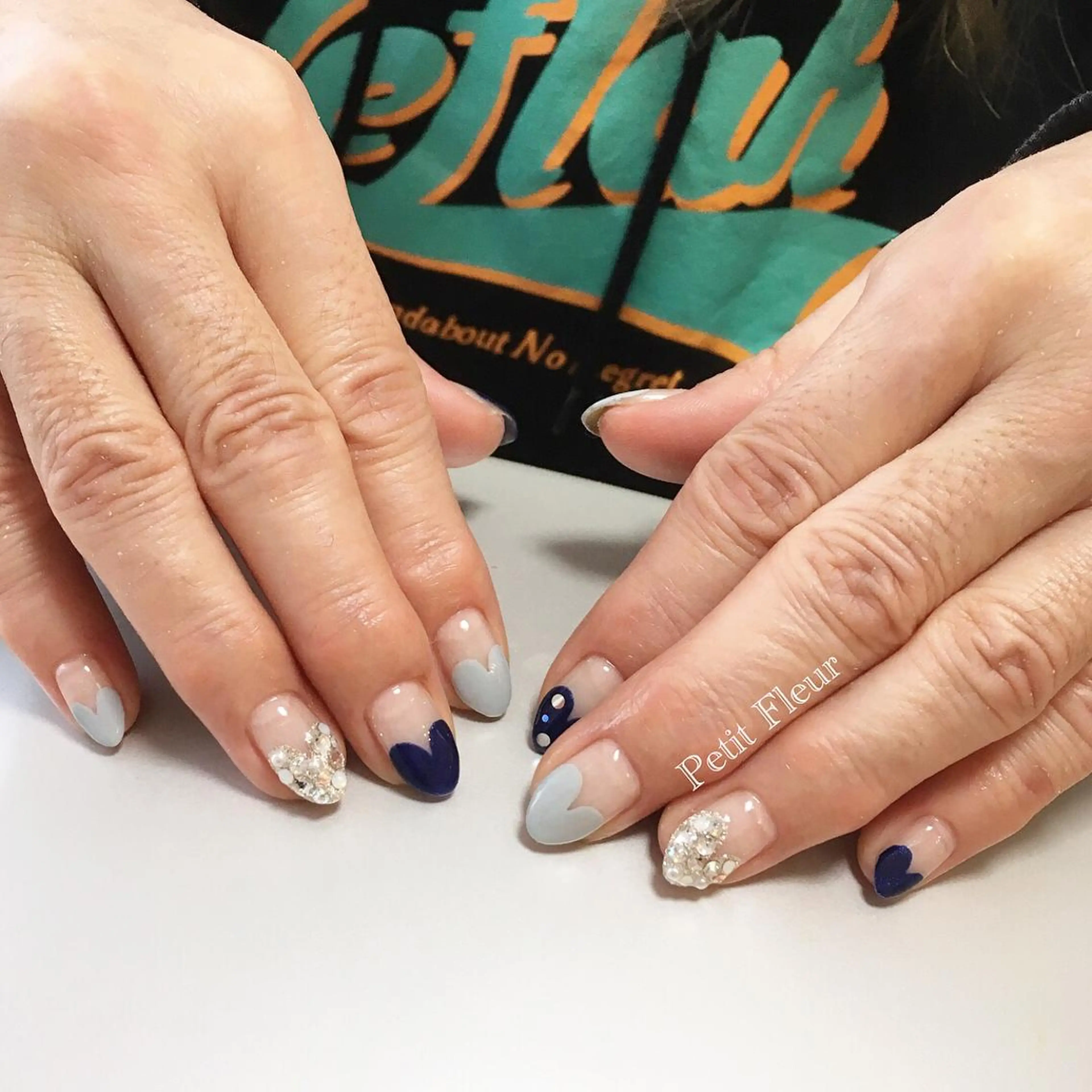 ネイル カジュアル フレンチネイル ハート ネイビー バレンタイン Petit Fleur所属・青柳 亜梨奈のマツエク・マツパデザイン