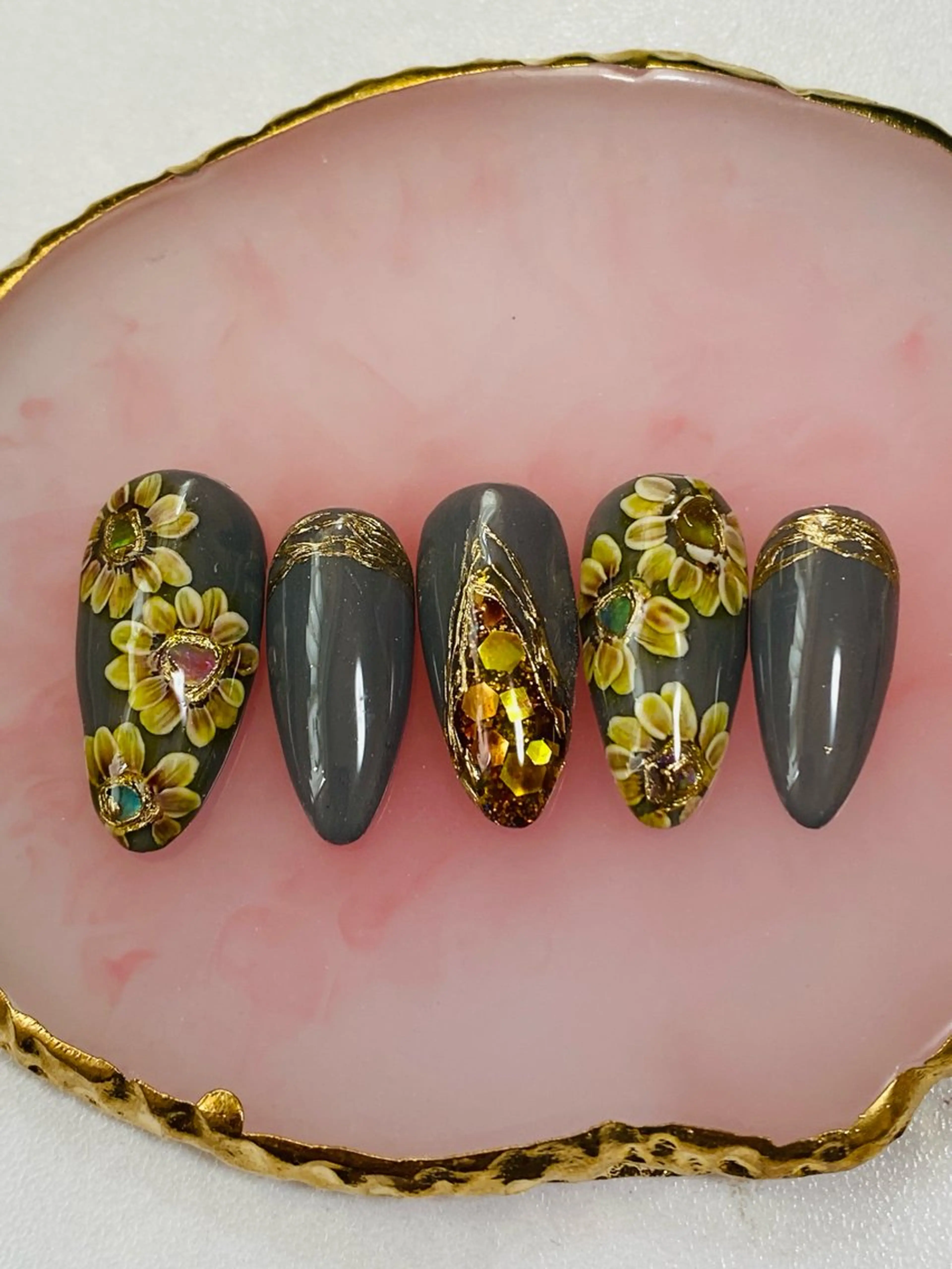 ネイル フラワーネイル 自宅ネイルサロン ♦️nuance♦️のネイルデザイン