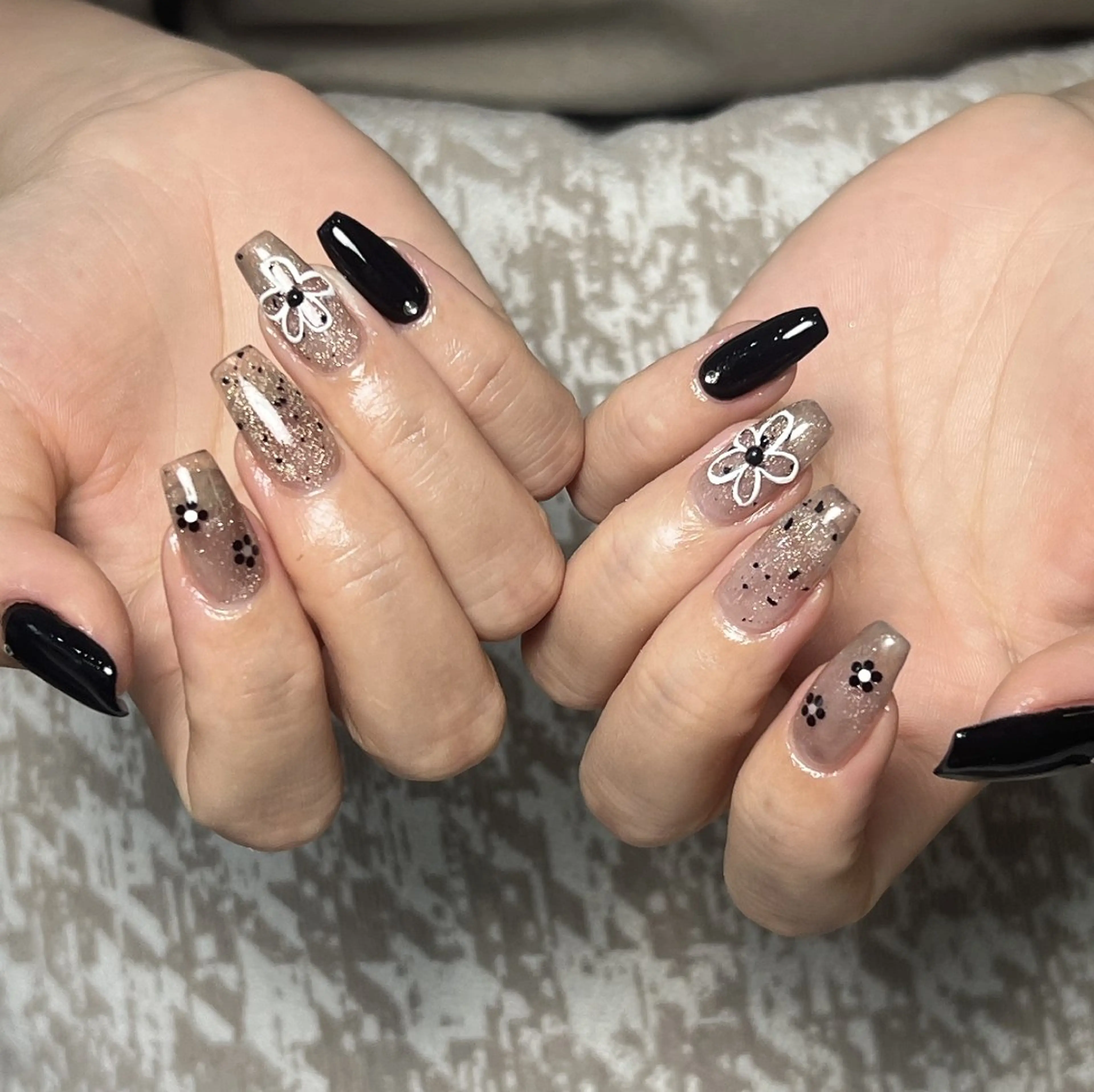 ネイル アートネイル フレンチネイル ジェルネイル ガーリー キラキラネイル ハンドネイル UM Nail Salonのネイルデザイン