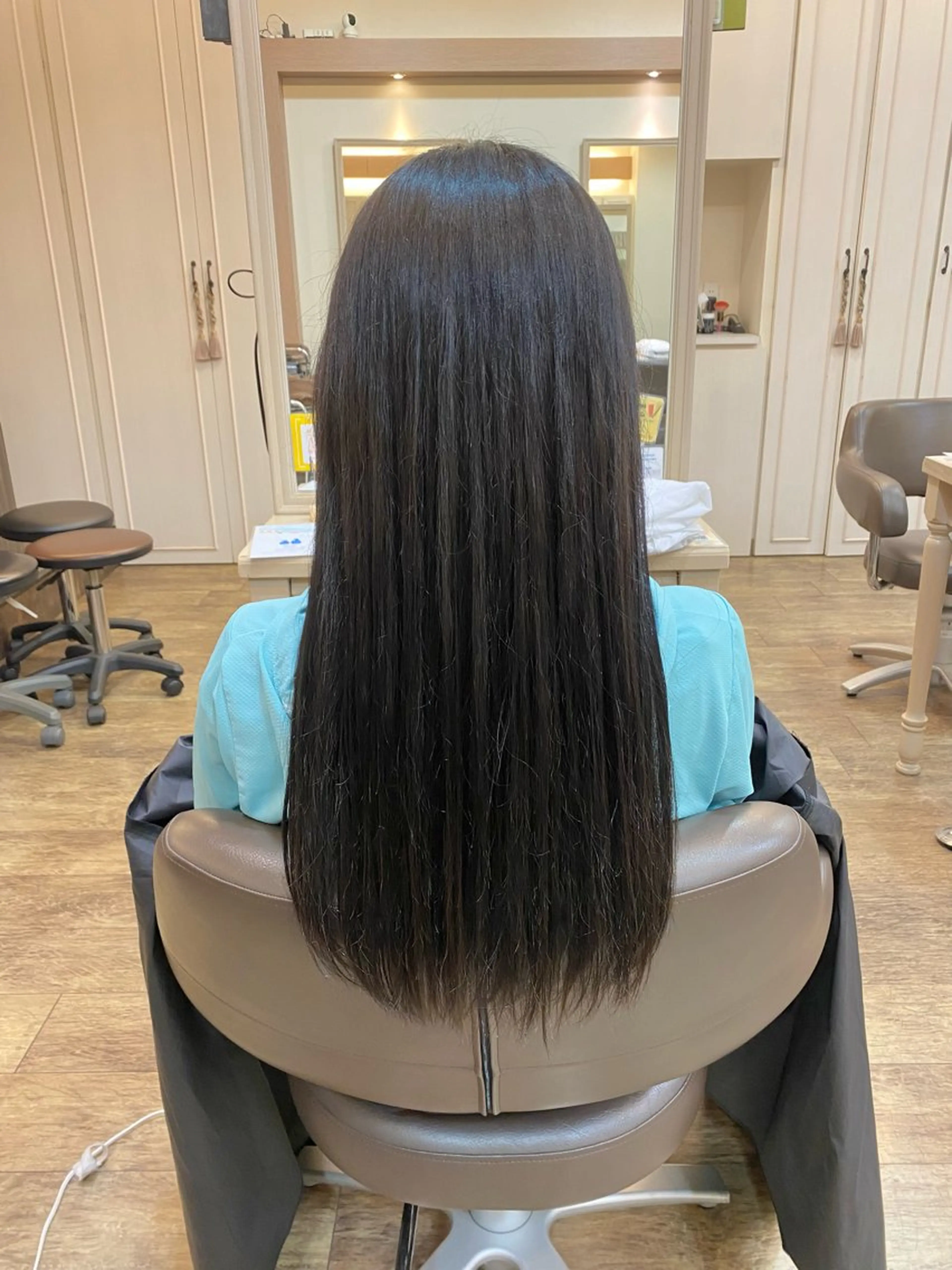 カラー 黒髪 ブルーカラー ブルーブラック 長嶋 花梨のヘアスタイル