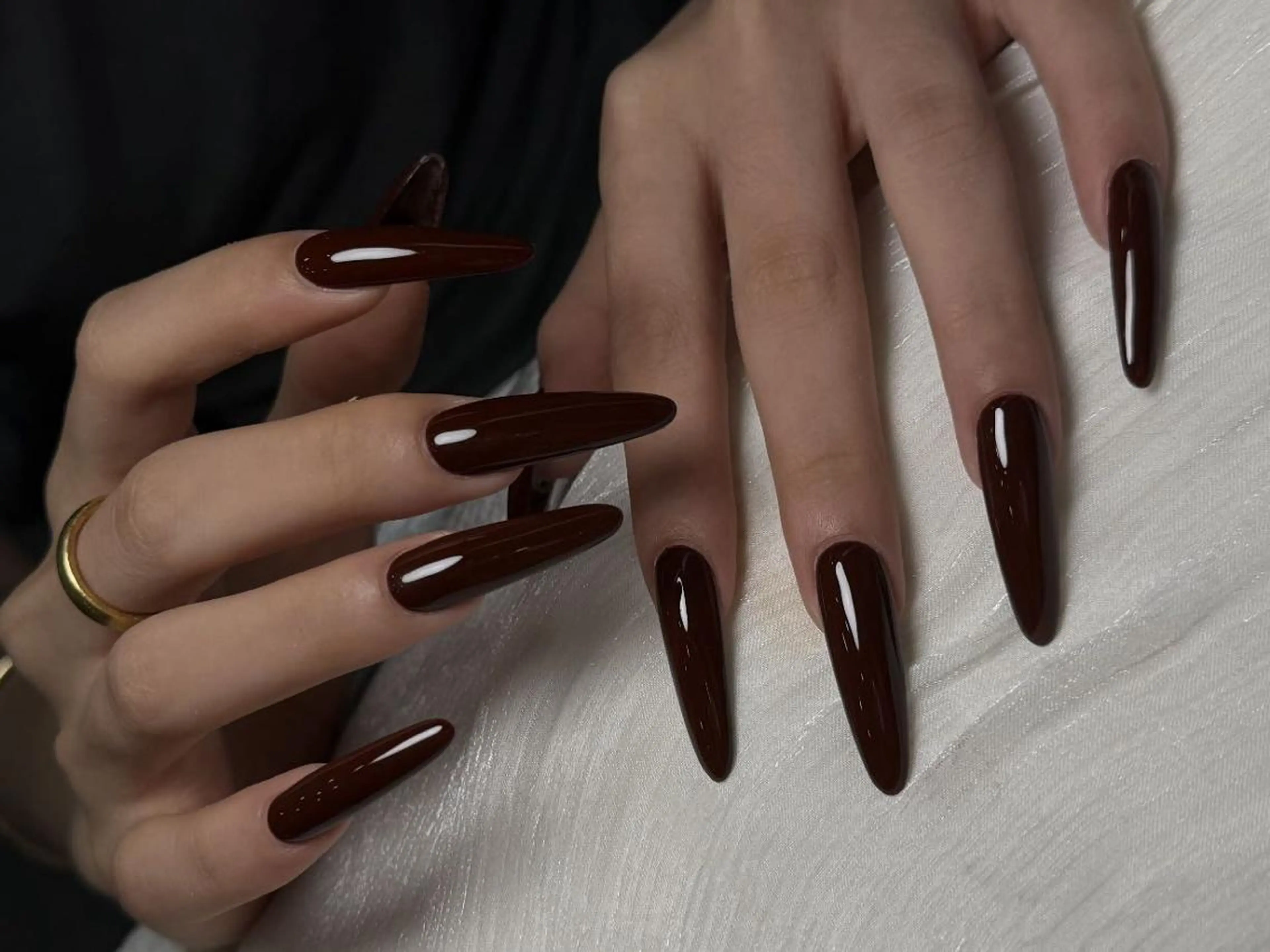 ネイル ボルドー ロングネイル オフィスネイル ワンカラーネイル シンプルネイル ハンドネイル ハンドケア Bella 💫のネイルデザイン