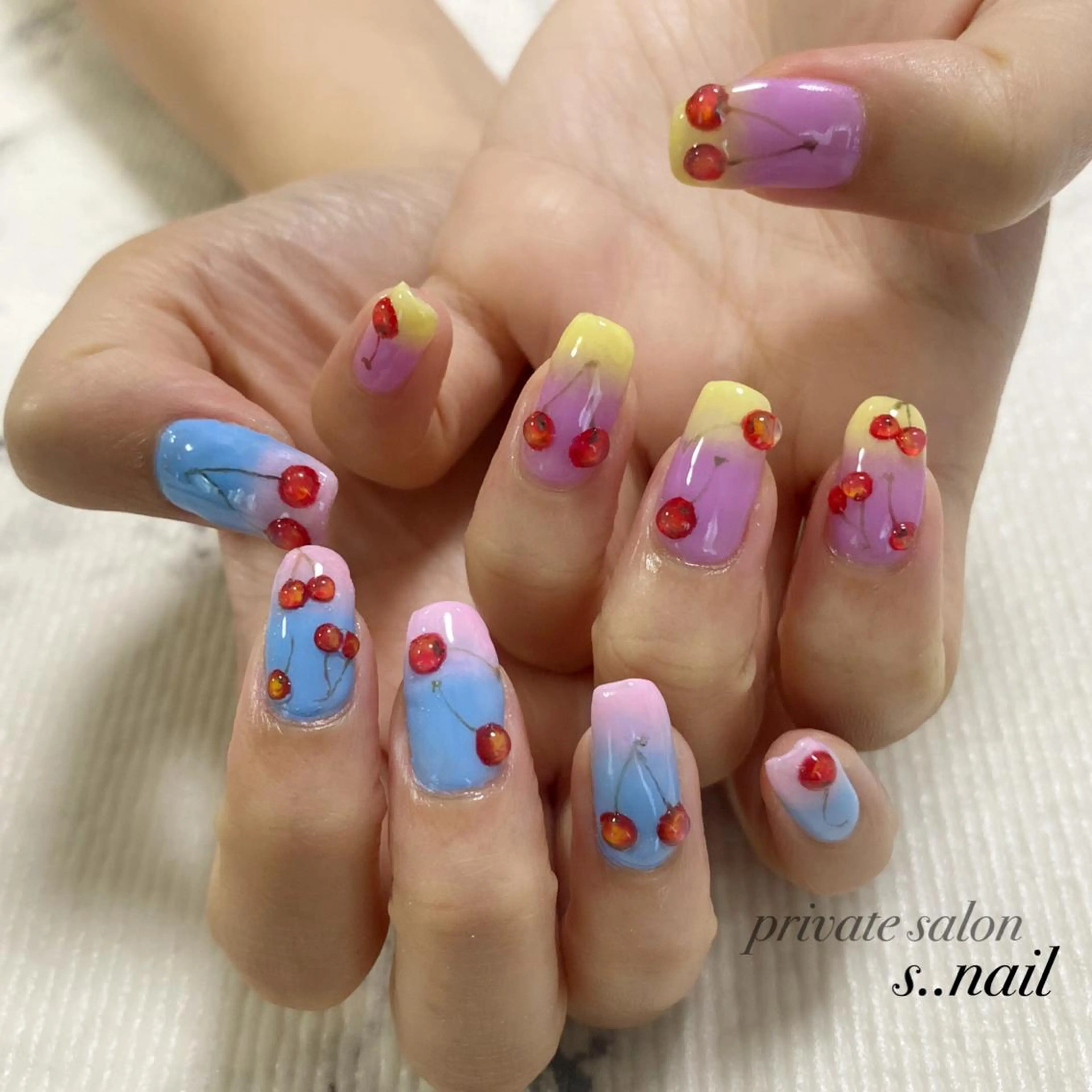ネイル グラデーション ぷっくりネイル ハンドネイル フットネイル s..nail / MORITAのネイルデザイン