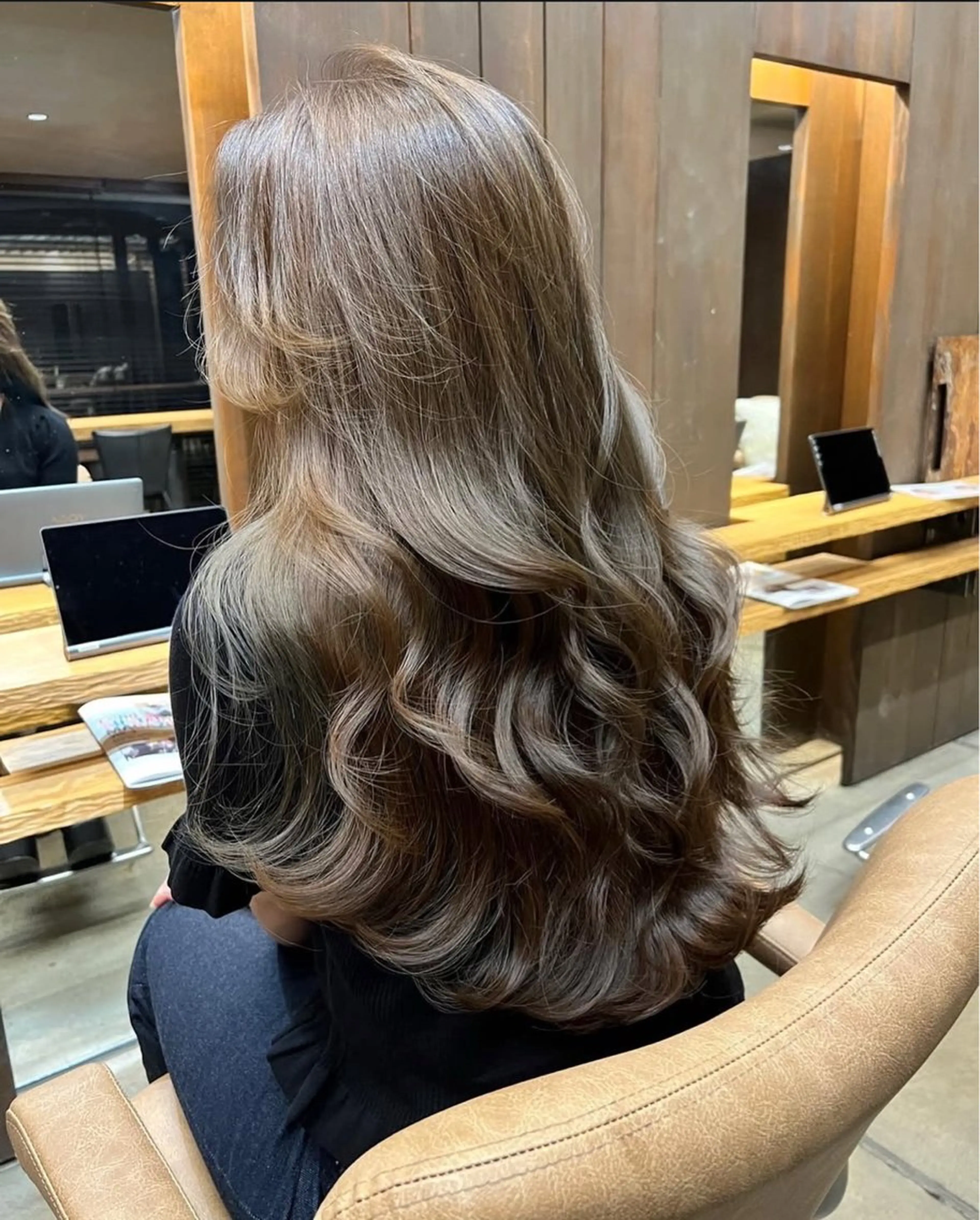 ロング 服部大地/ブリーチ 無しWカラー髪質改善のヘアスタイル