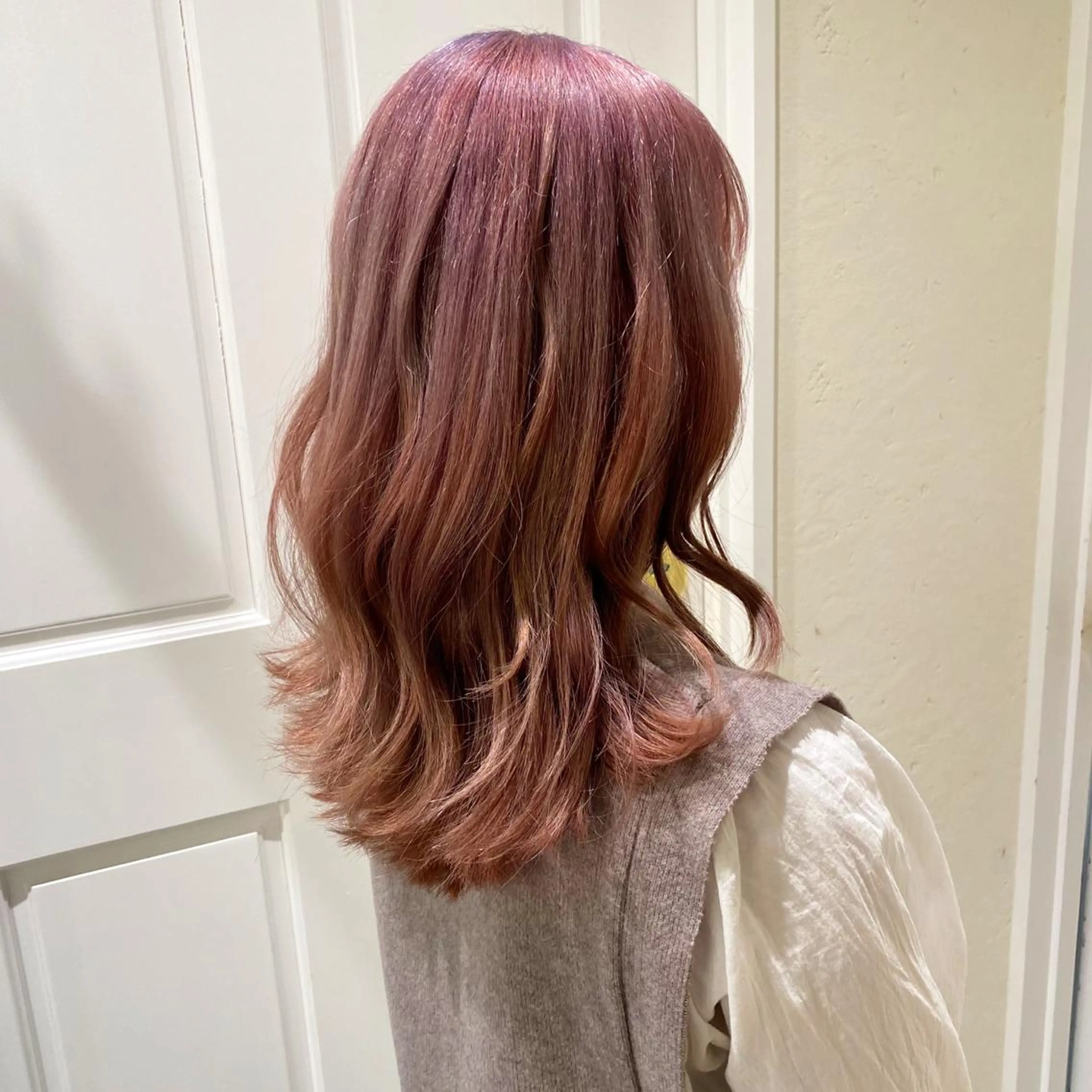 セミロング カラー La fith liebe 京都駅前店所属・🌈ブリーチ特化🌈 MINATOのヘアスタイル