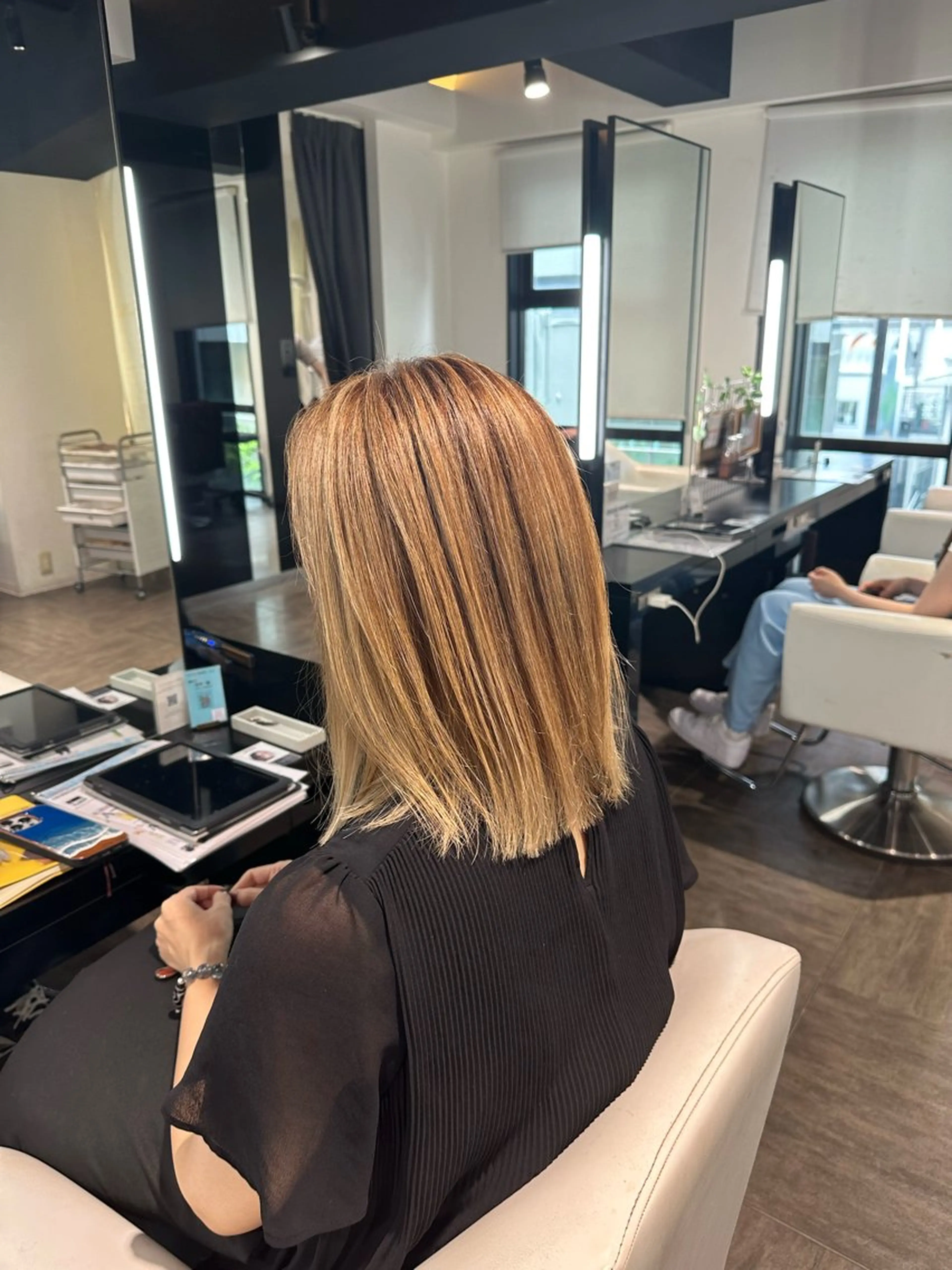 ミディアム カラー レイヤー/ハイトーン ROKUのヘアスタイル