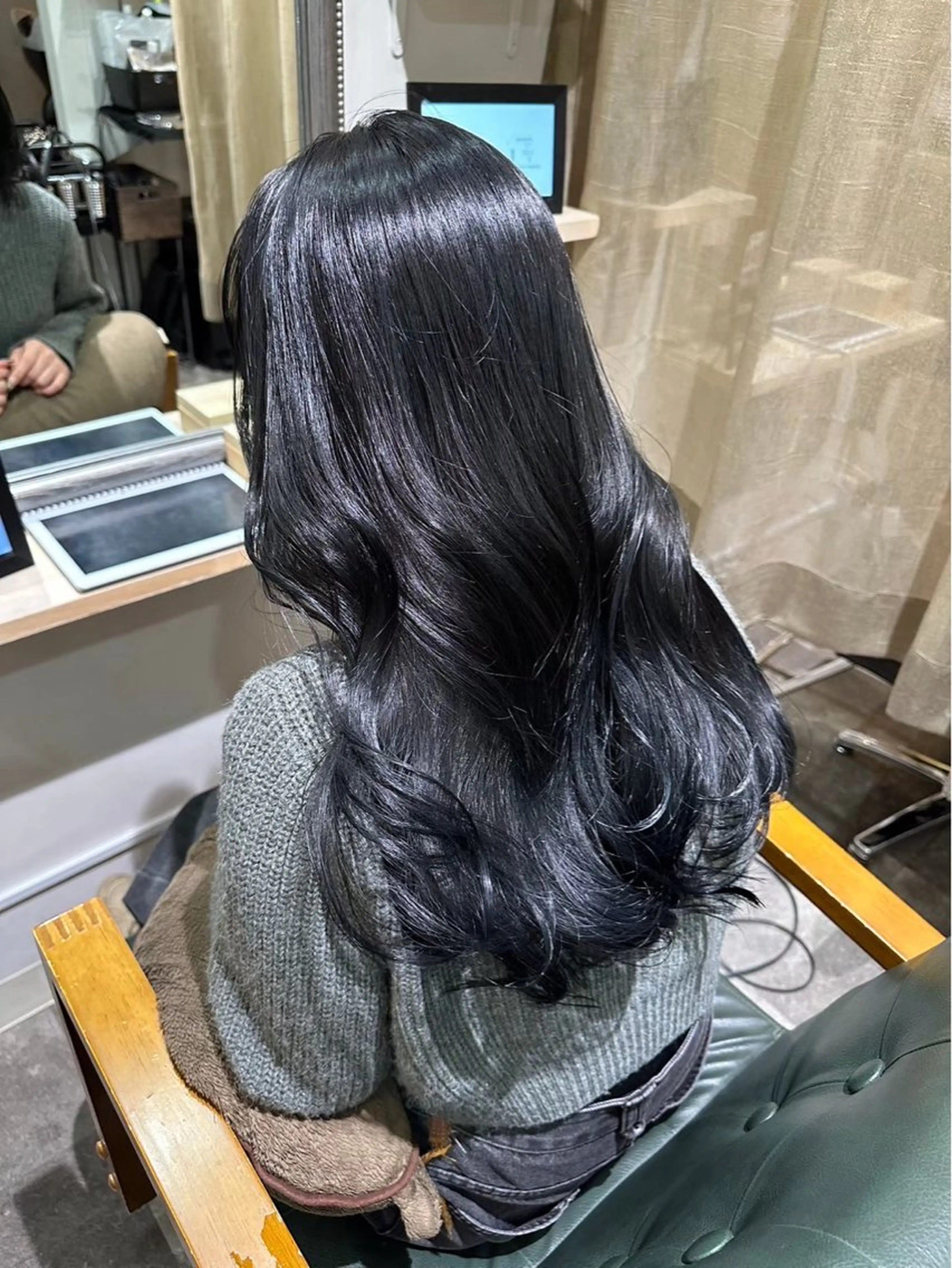 ロング カラー est-r. Hinanoのヘアスタイル