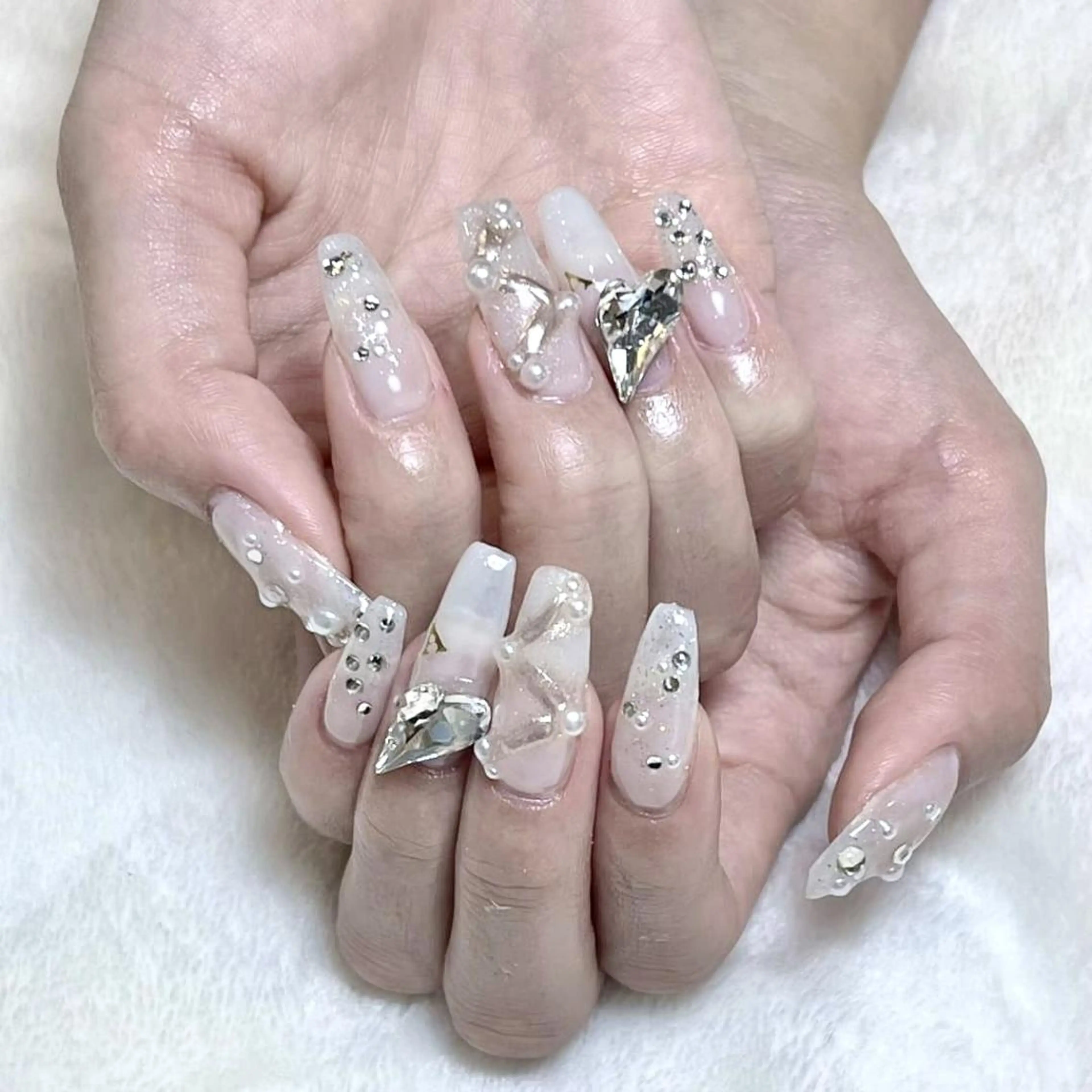 ネイル RAFFINE 月🦋🩵のネイルデザイン