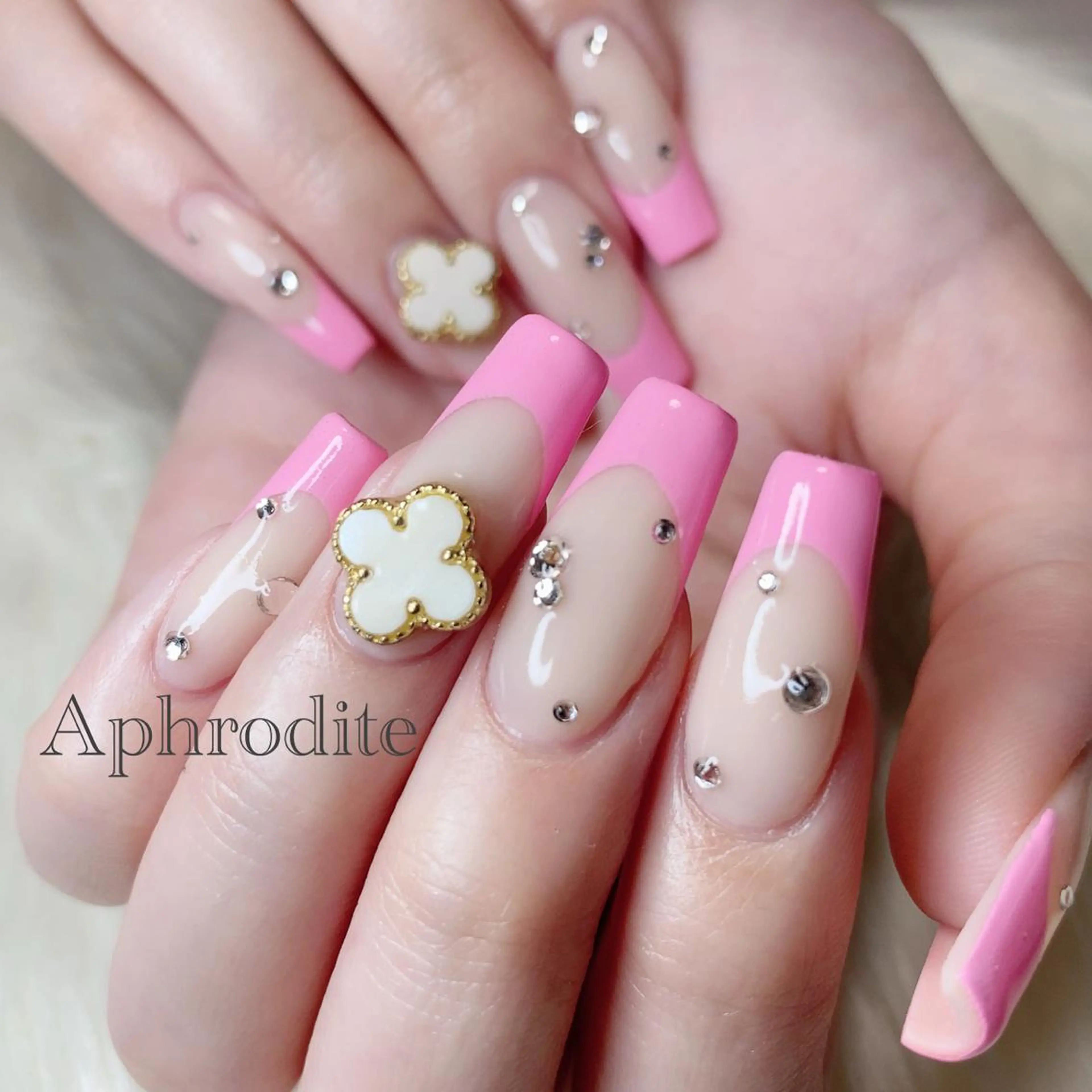 ネイル Aphrodite パラジェル認定サロンのネイルデザイン