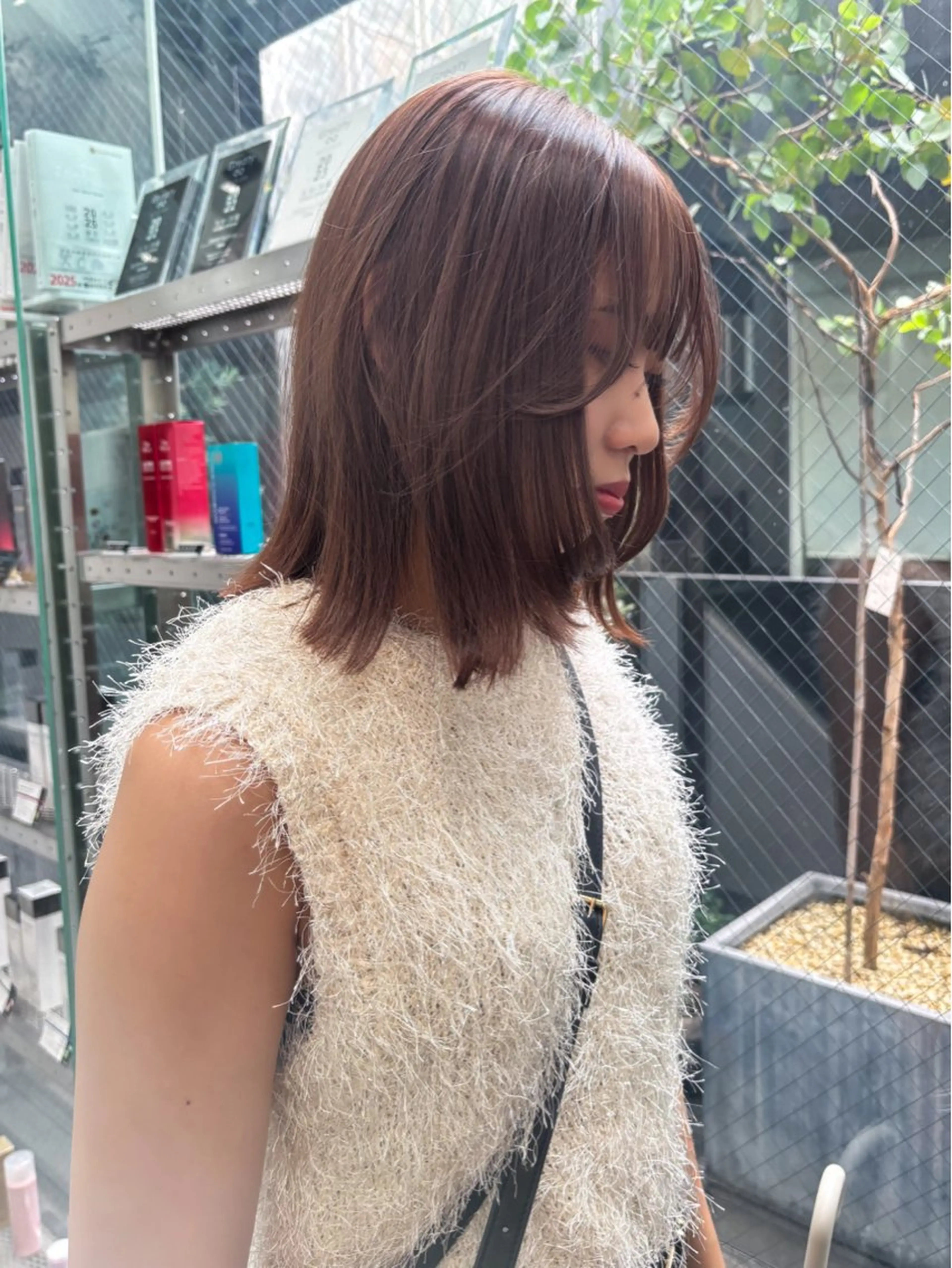 ロング カラー ベージュカラー ブリーチ ヘーゼル 顔まわりレイヤー 顔周りカット カット ヘアカラー トリートメント ayano/天神 ハイトーン/デザインのヘアスタイル