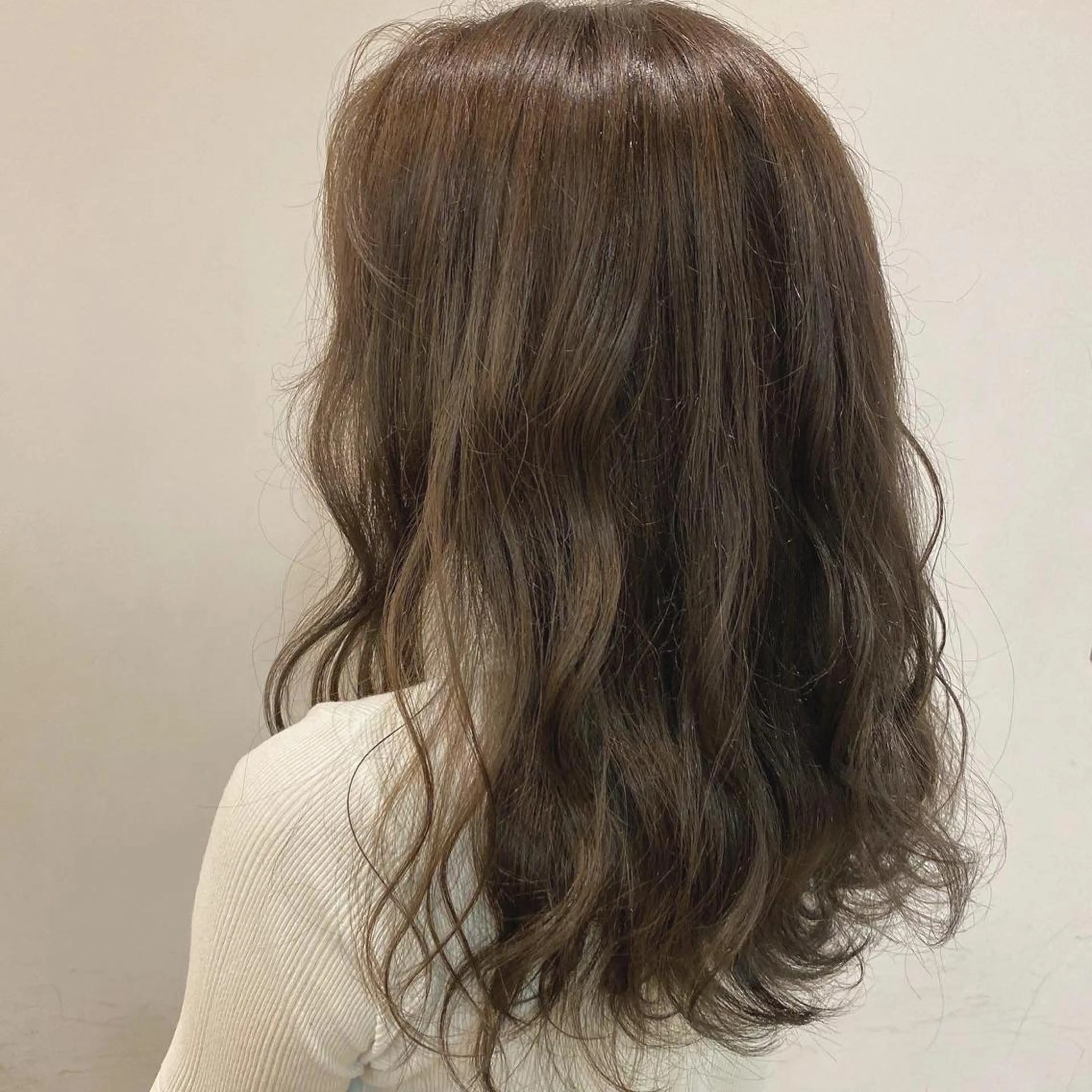 セミロング カラー 🌷韓国レイヤー/艶 カラー🇰🇷amiのヘアスタイル