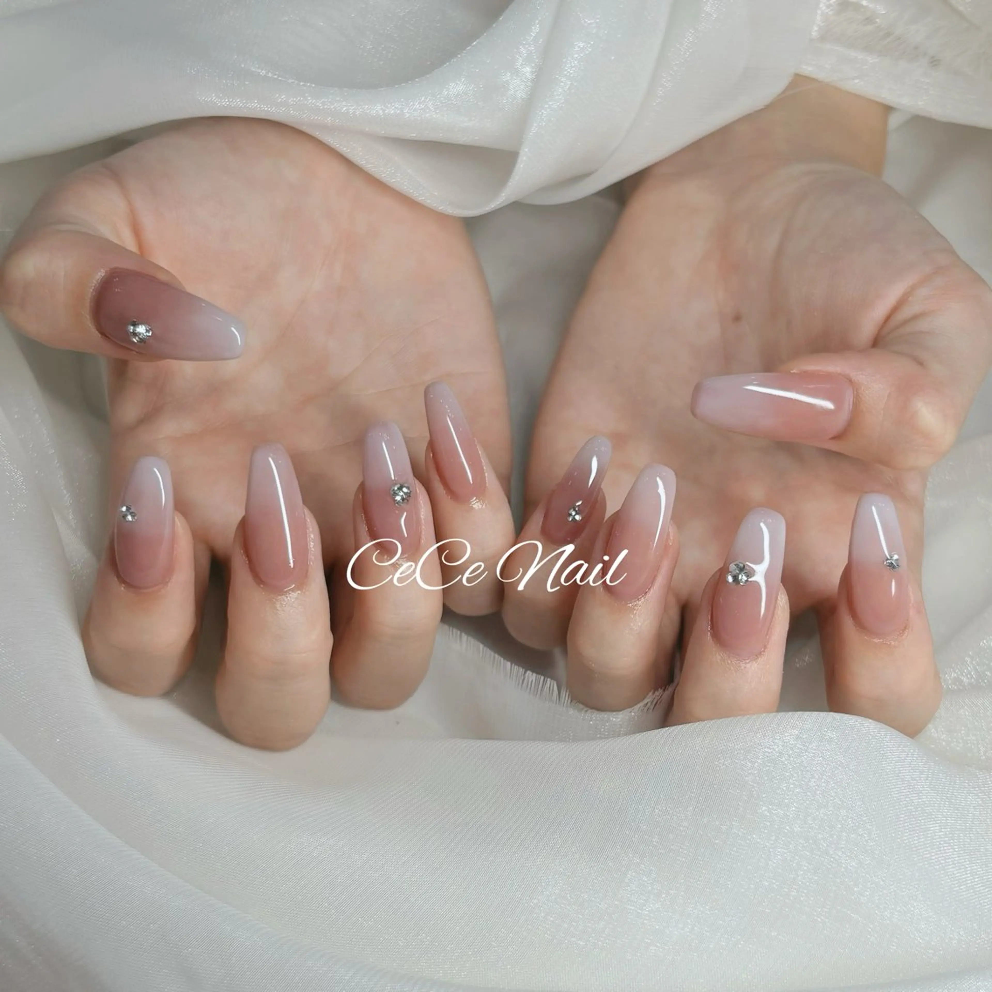 ネイル オーロラネイル 長さ出し フットネイル フレンチネイル ジェルネイル ハンドネイル CeCe Garden所属・CeCeGarden ✨️キラキラワンホンのネイルデザイン