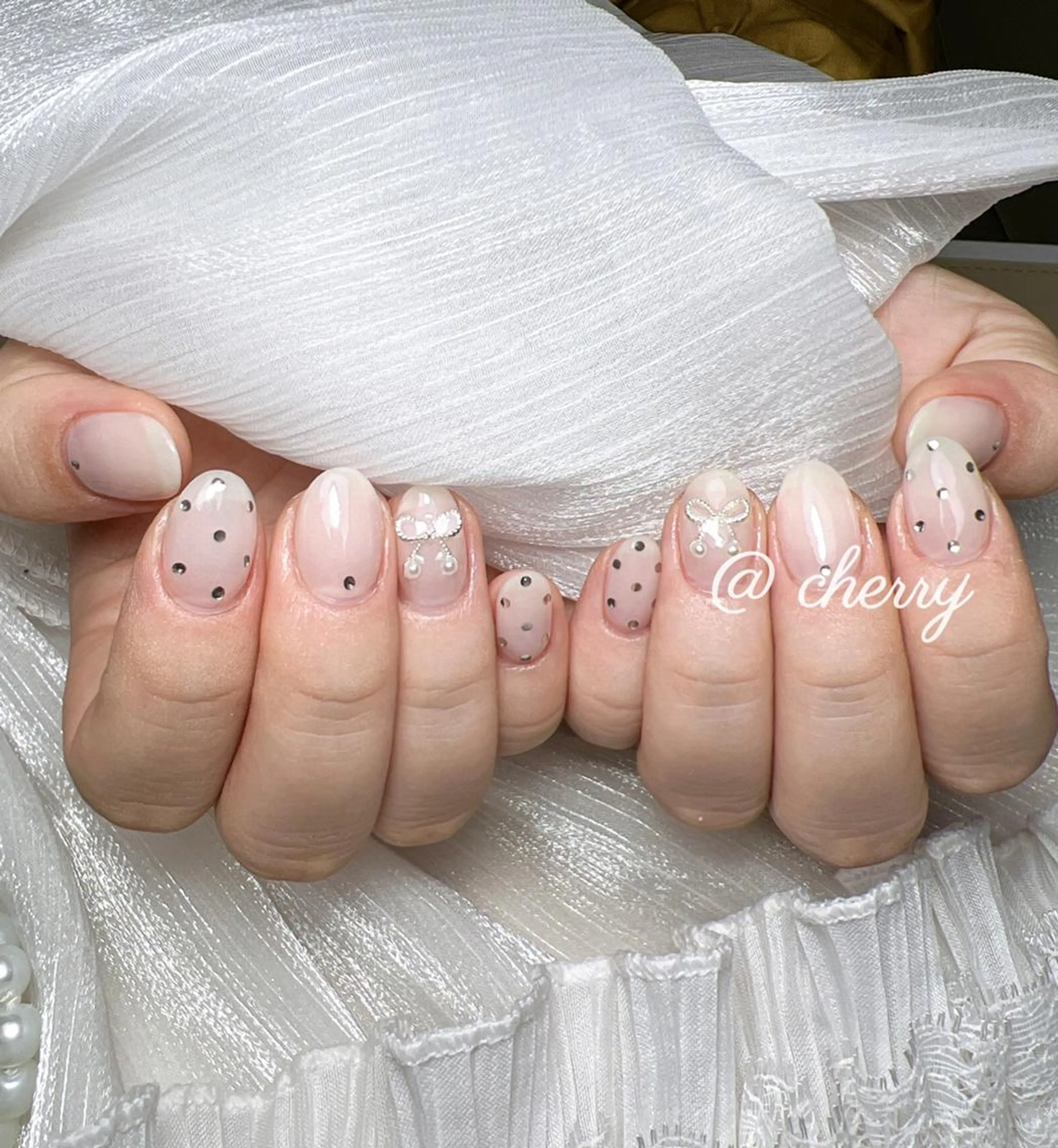 ネイル アートネイル ジェルネイル グラデーション キラキラネイル 持ち込み ハンドネイル ハンドケア LUXE NAIL SALONのネイルデザイン