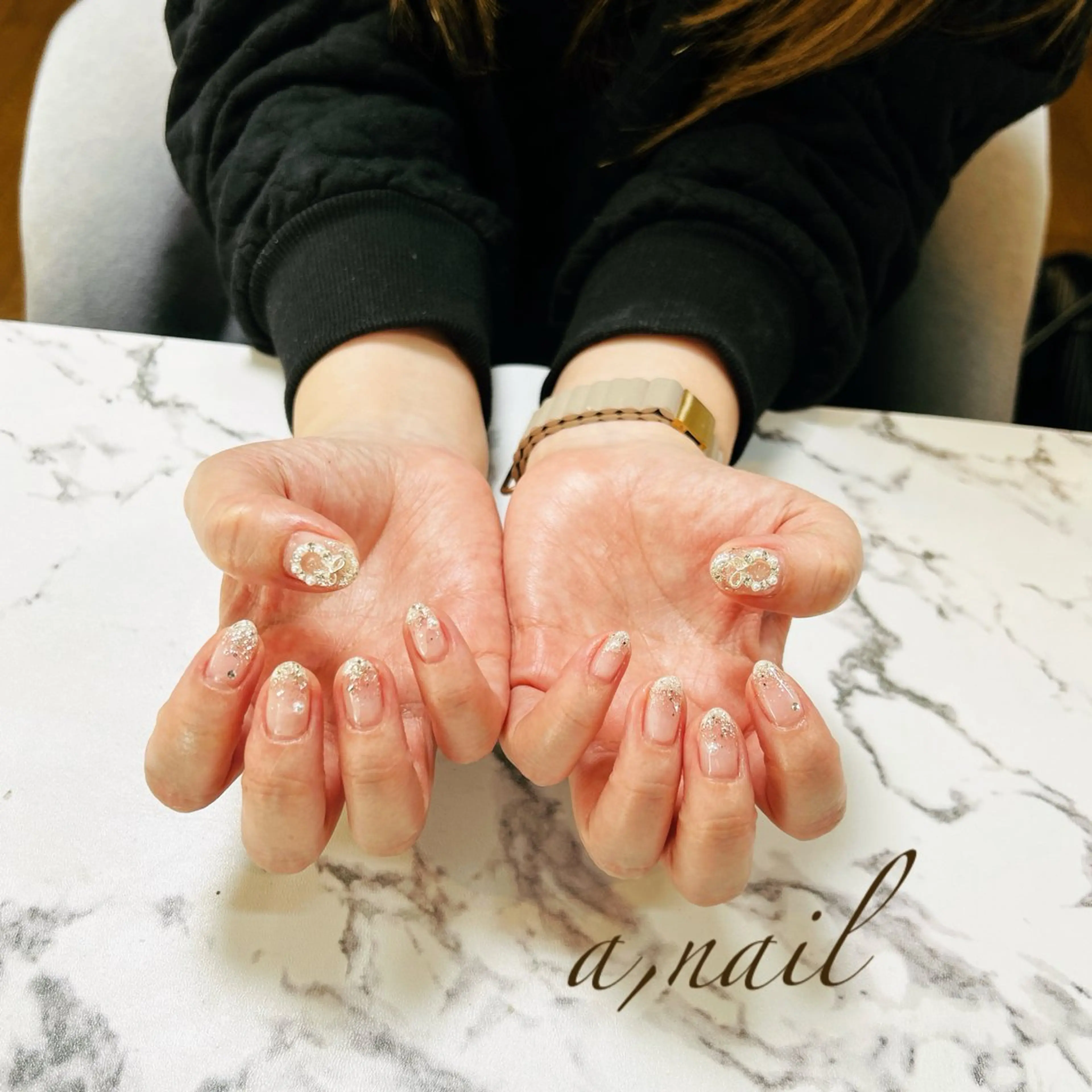 ネイル グラデーション キラキラネイル ラメ(グリッター) ラメグラデーション シンプルネイル ハンドネイル ネイルサロン エーネイルのネイルデザイン