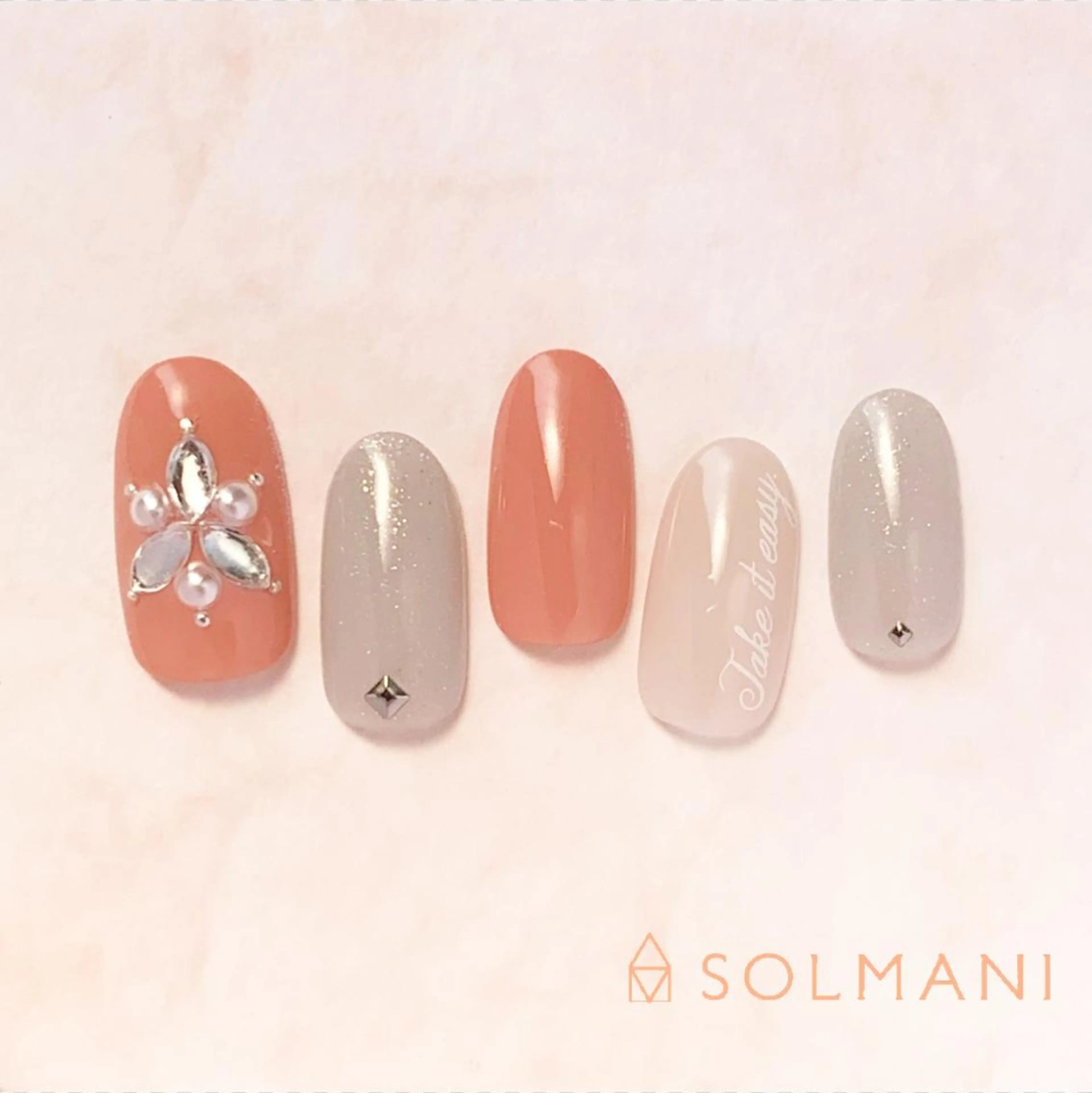 ネイル フラワーネイル ストーンネイル SOLMANI 予約担当のネイルデザイン