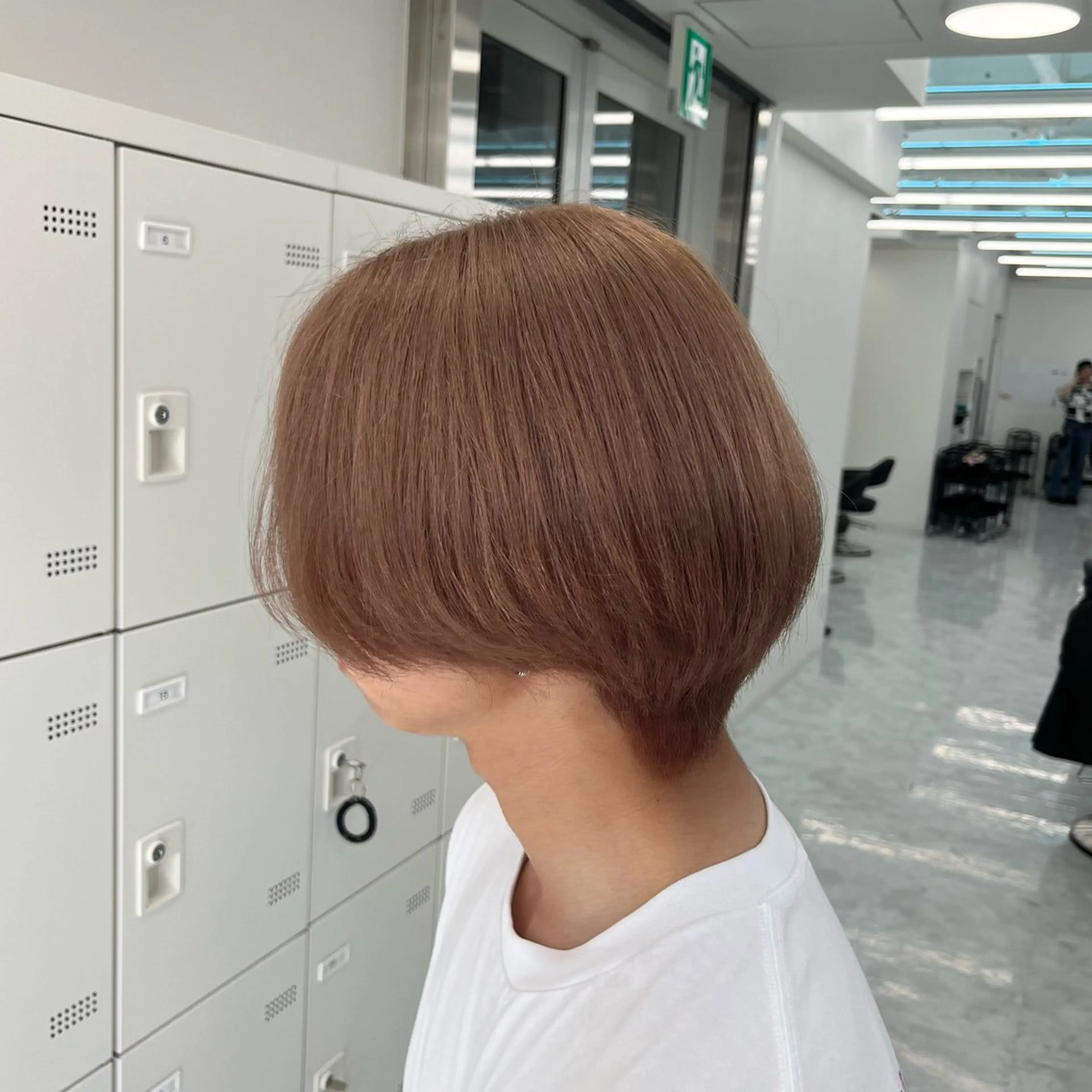 ミディアム カラー ベージュカラー ブリーチ ブロンド デザインカラー グレージュ ヘアカラー トリートメント ハイトーン/ 髪質改善/上質艶髪のヘアスタイル