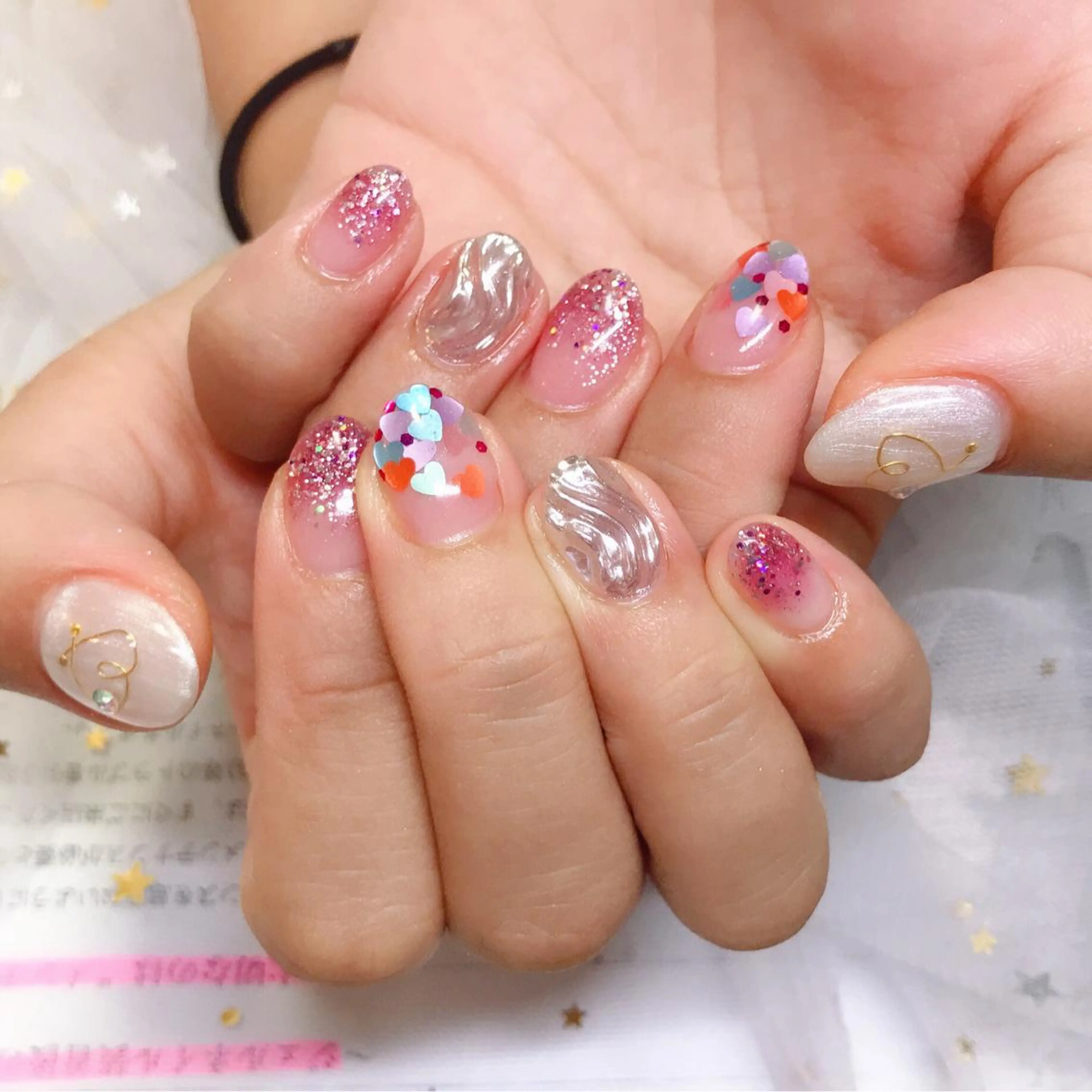 カラー ネイル グラデーションカラー グラデーション ラメ(グリッター) ラメグラデーション Q Free nailsのネイルデザイン