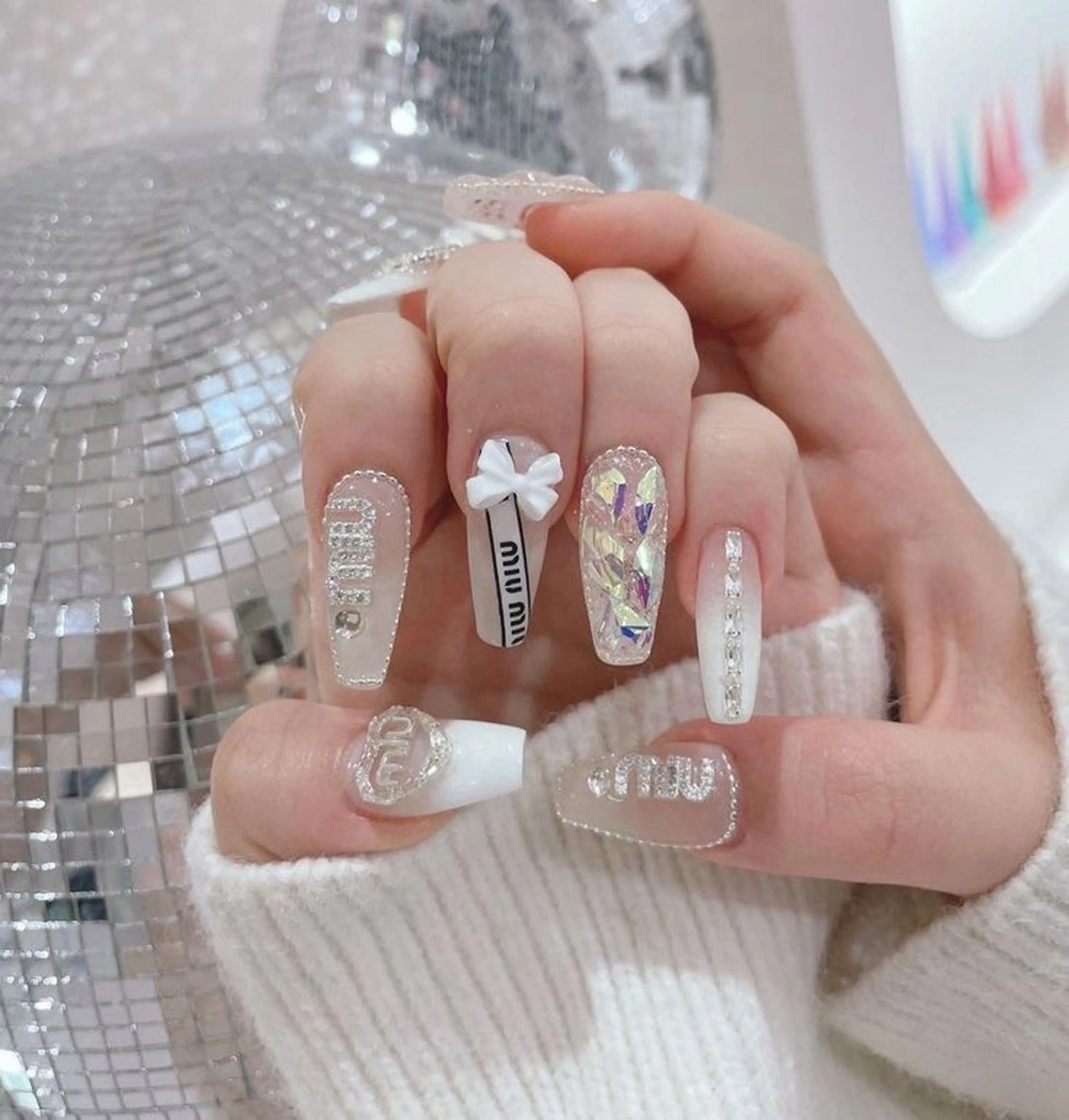 ネイル マグネットネイル ピンク ネイルチップ 冬ネイル Lee Nailsのネイルデザイン