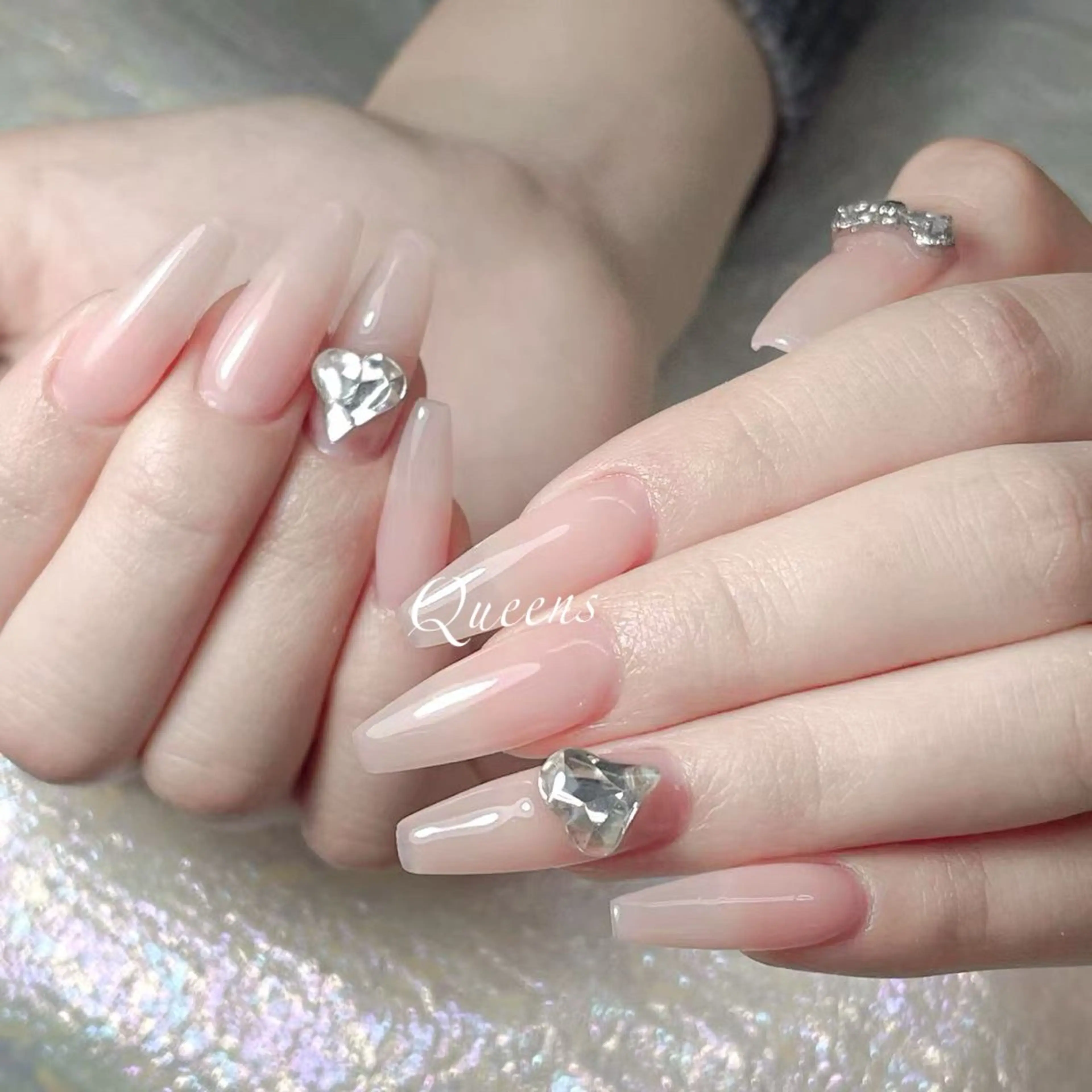 ネイル ハンドネイル Queens テイのネイルデザイン