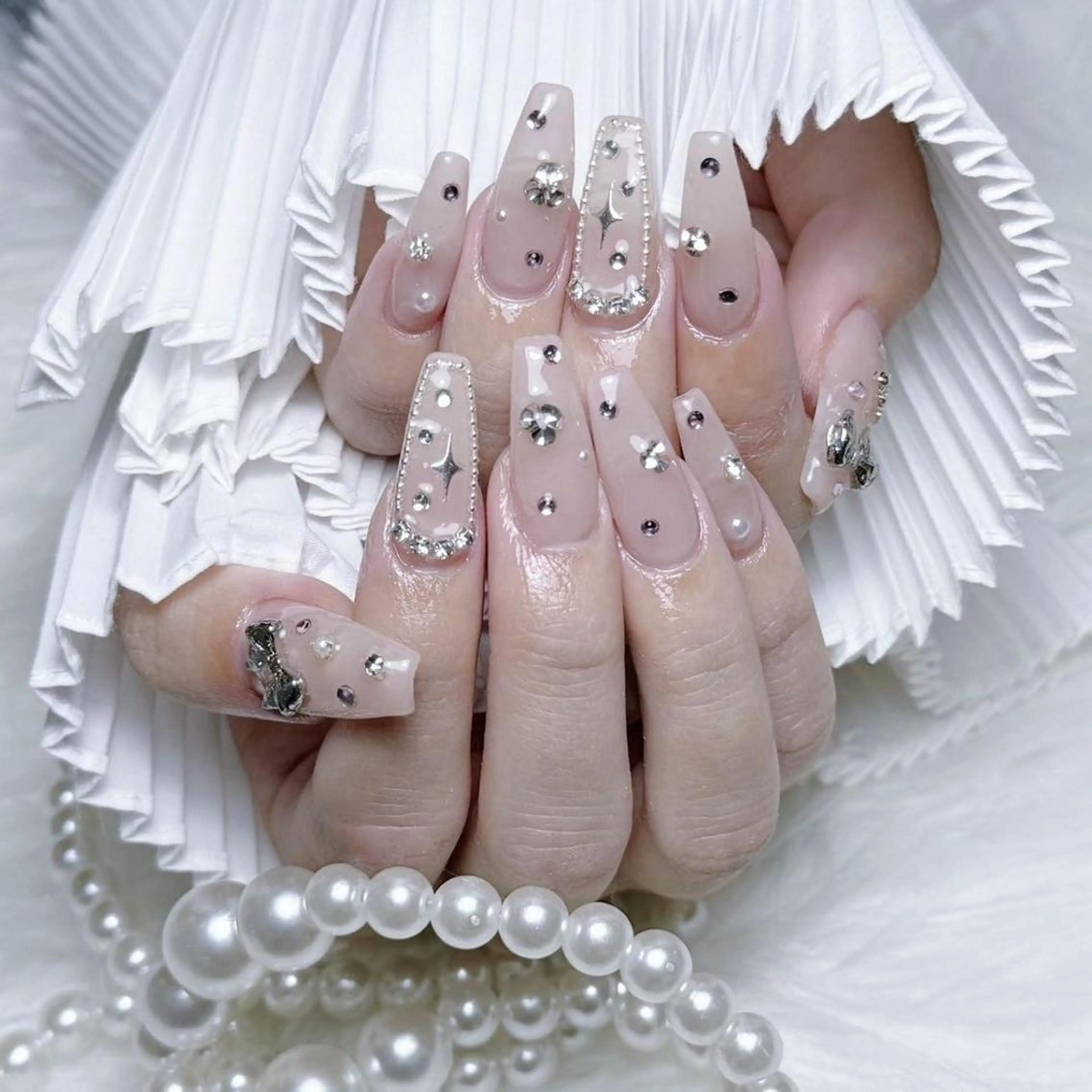 ネイル RAFFINE 月🦋🩵のネイルデザイン