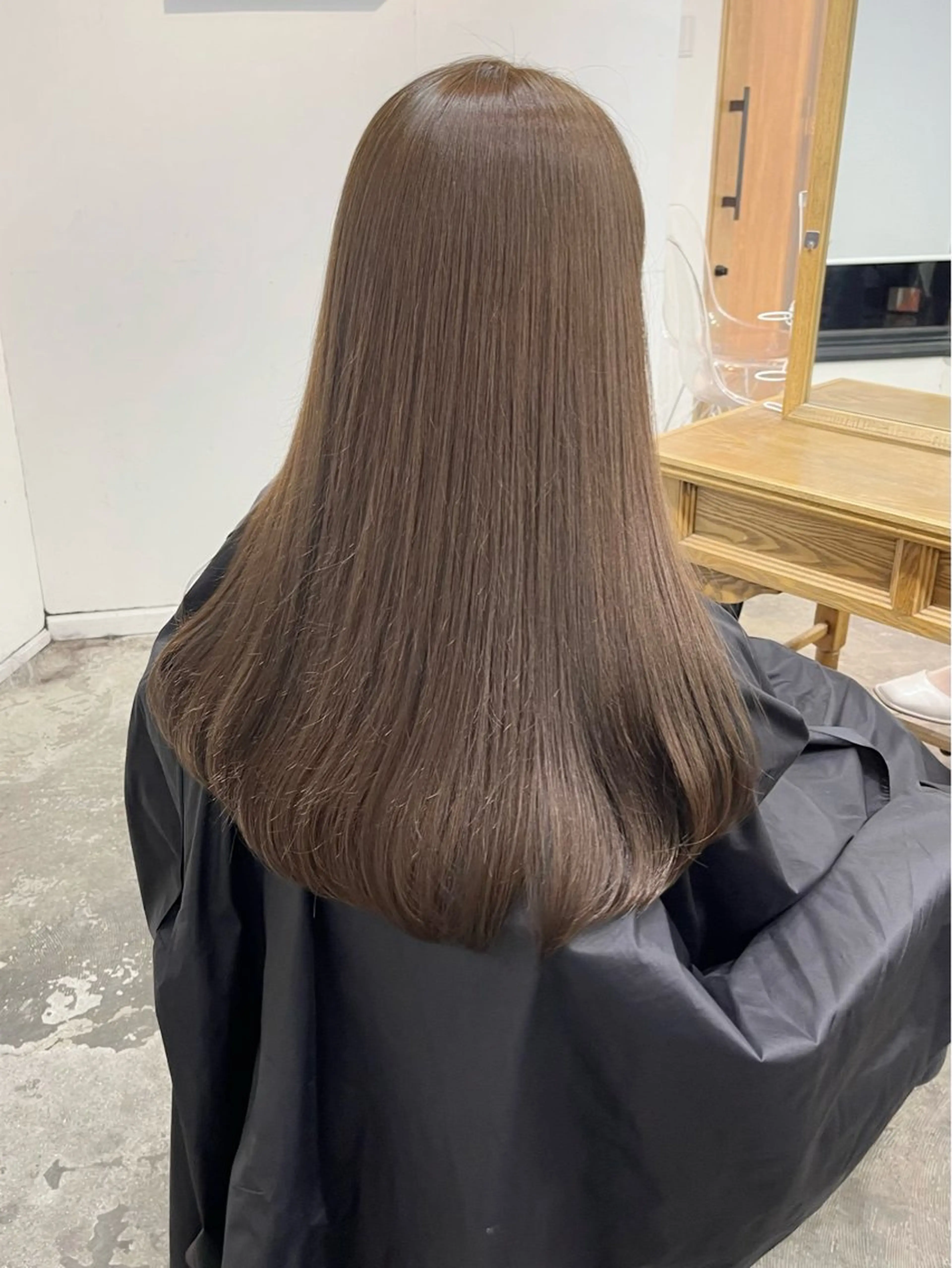 ロング ヘアカラー キダアヤカ/ 梅田/ベージュカラーのヘアスタイル