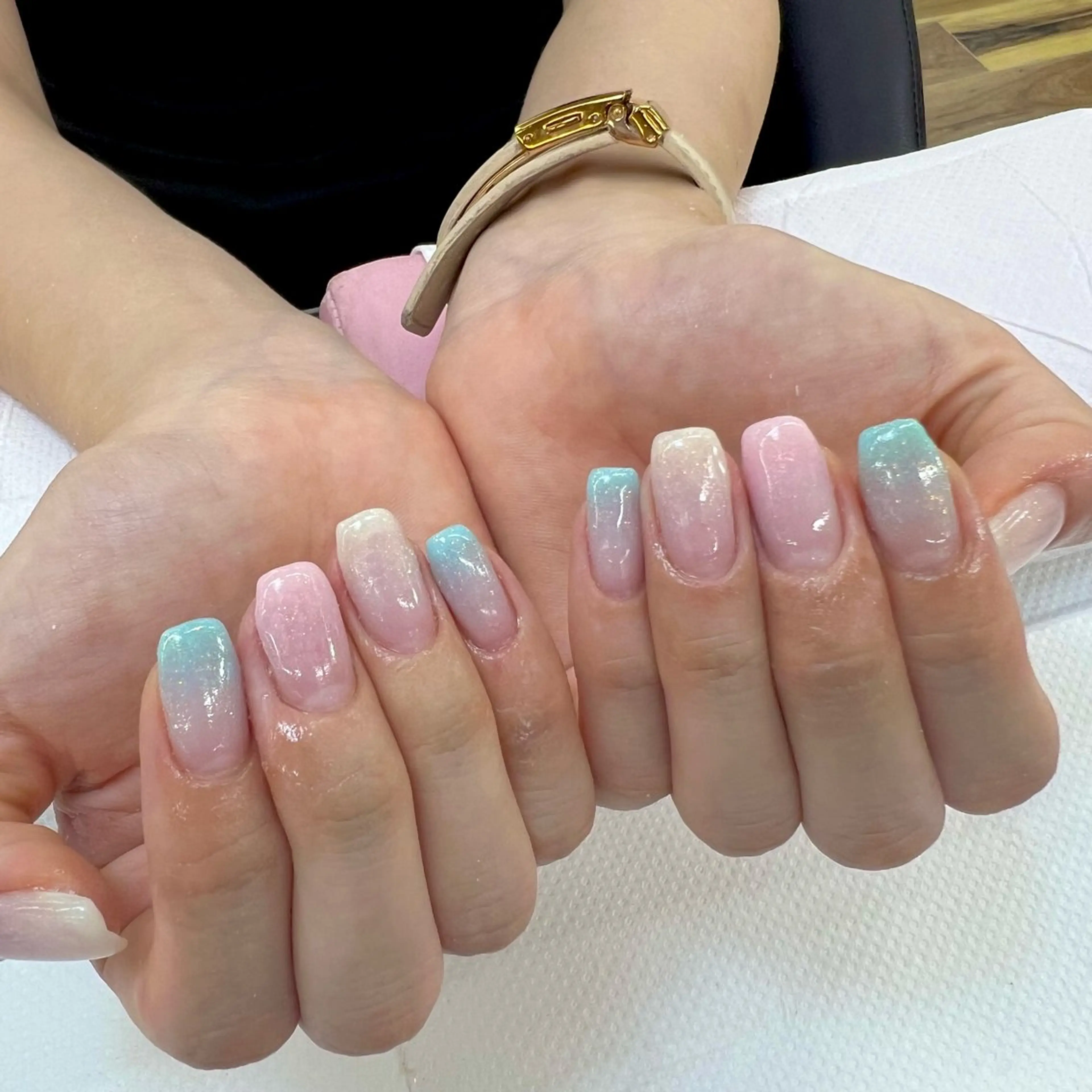 ネイル グラデーション ラメ(グリッター) ラメグラデーション 【MAXKELLY】 KOBIKI🐾のネイルデザイン