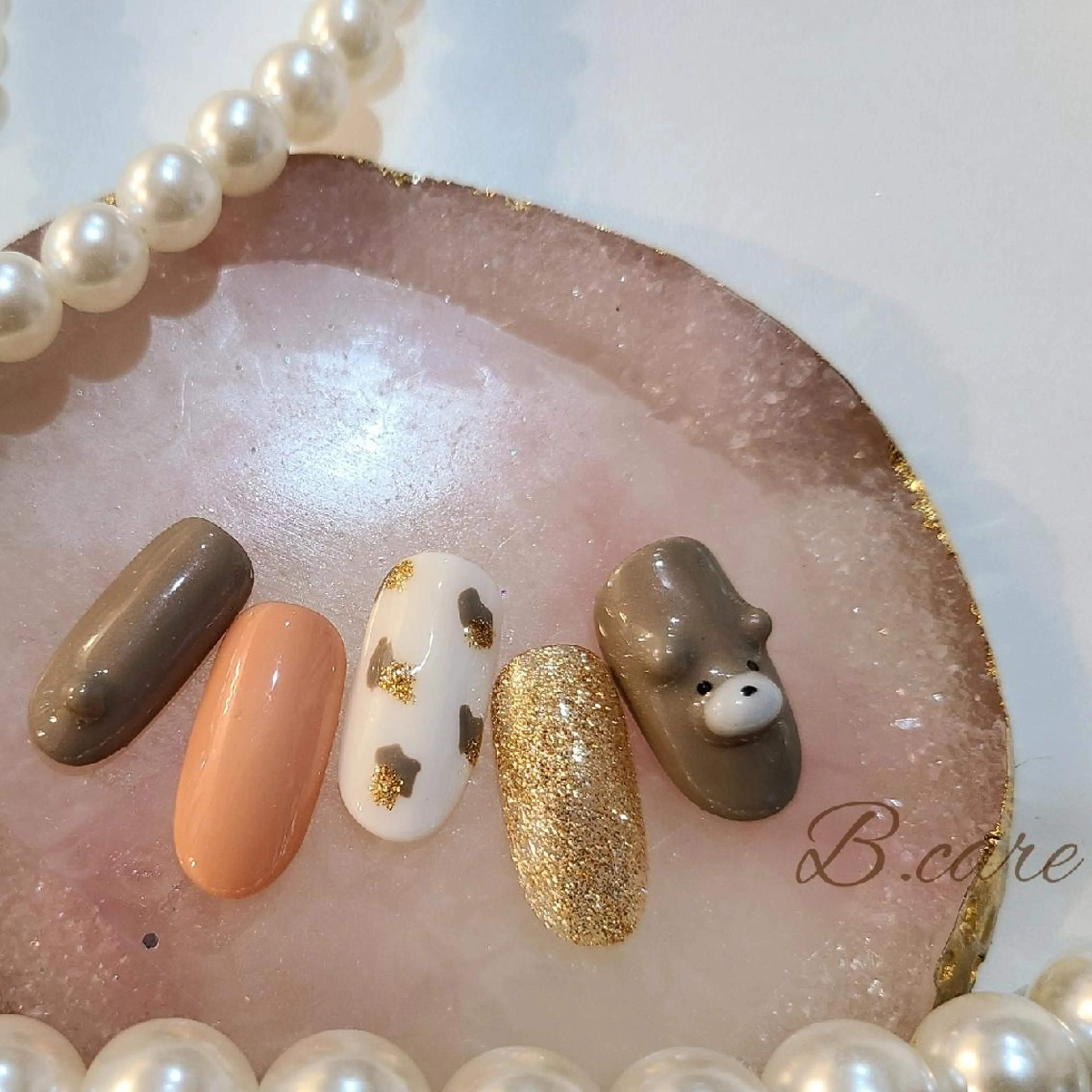 ネイル ビーケア自由が丘所属・えみ えみのネイルデザイン