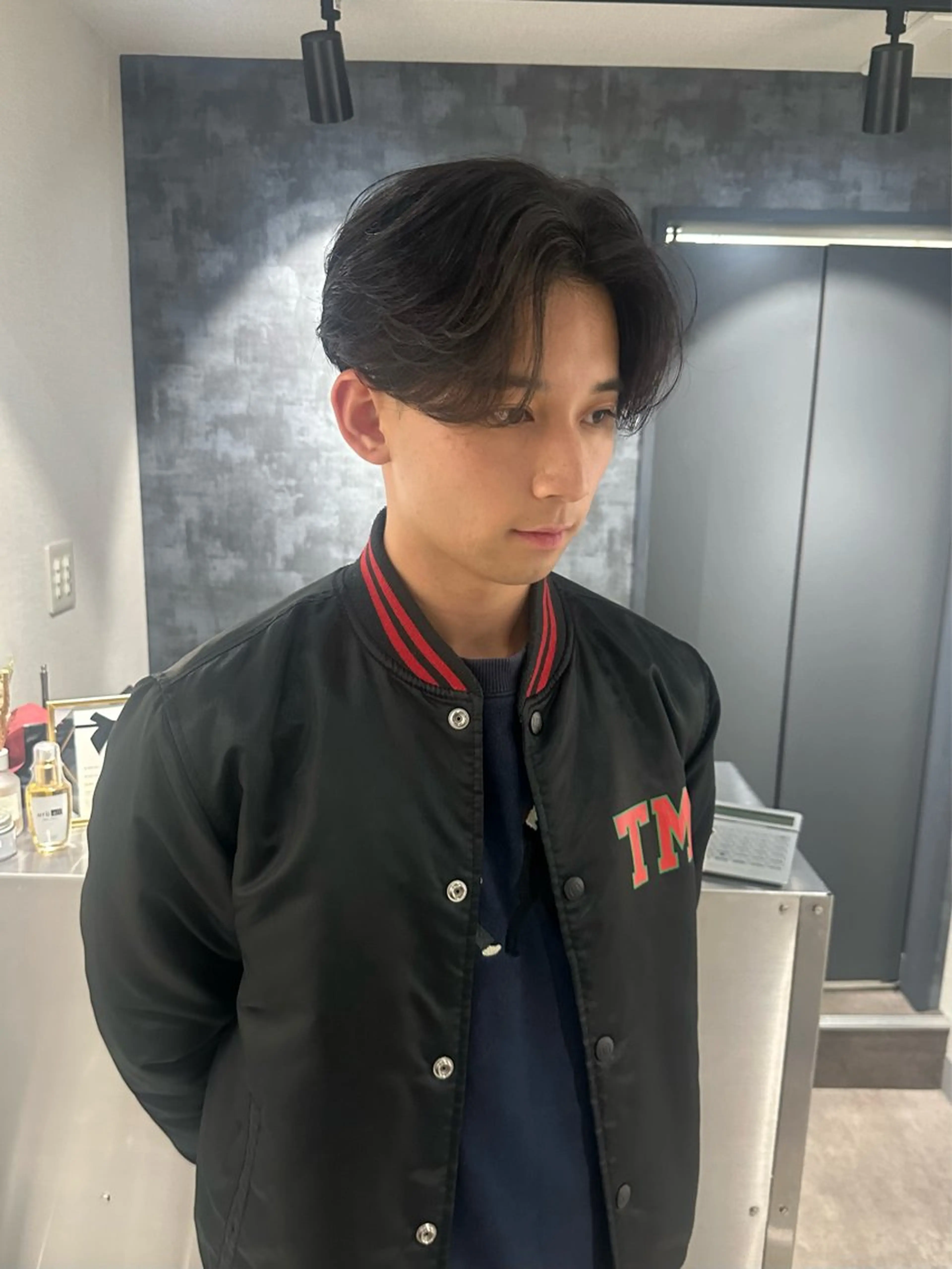 ミディアム パーマ メンズ カット パーマ SALOWIN 原宿 iori所属・🌟原宿指名No.1 センターパート⭐️のヘアスタイル