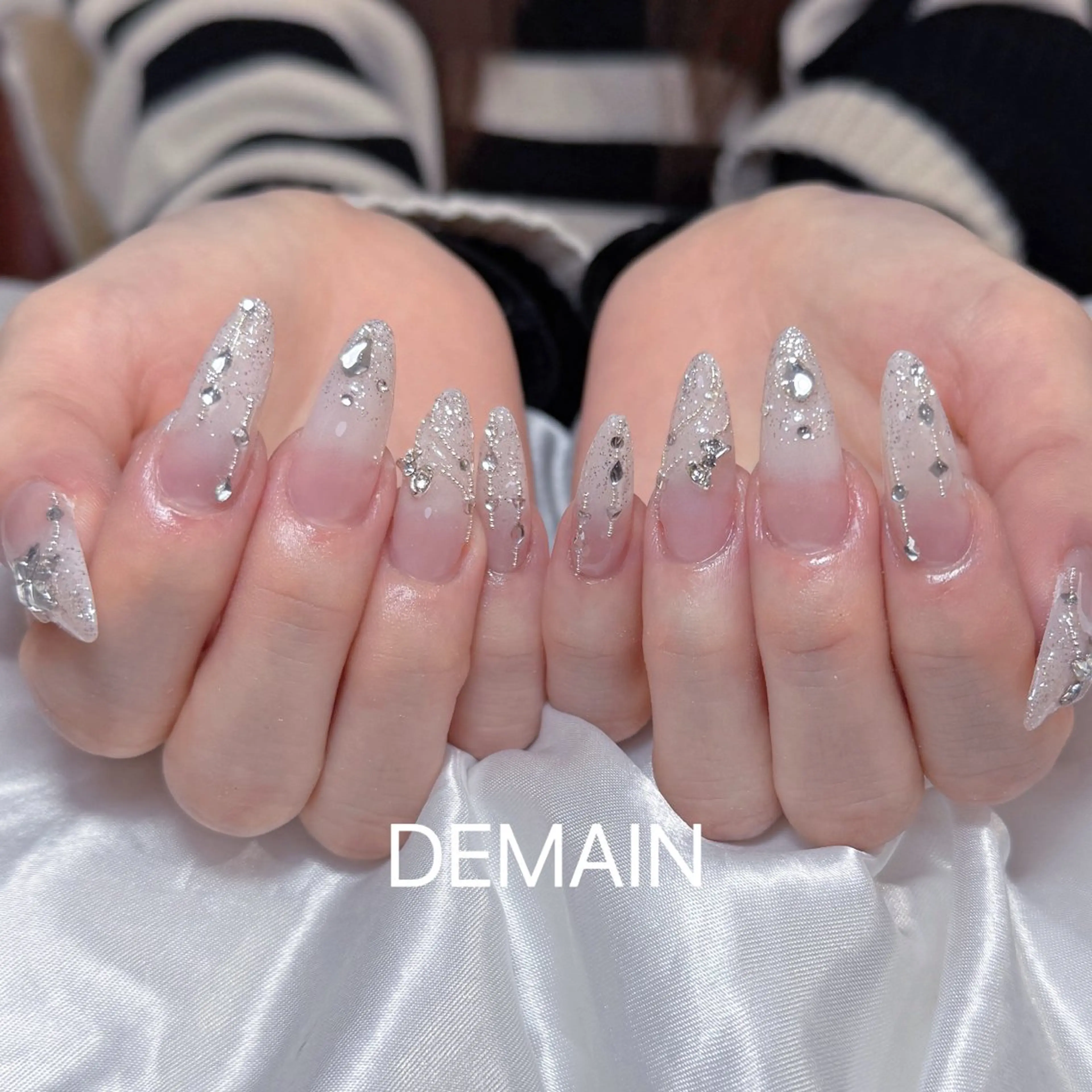 ネイル アートネイル オーロラネイル ガーリー キラキラネイル 韓国ネイル ハンドネイル DEMAIN- 🌸のネイルデザイン