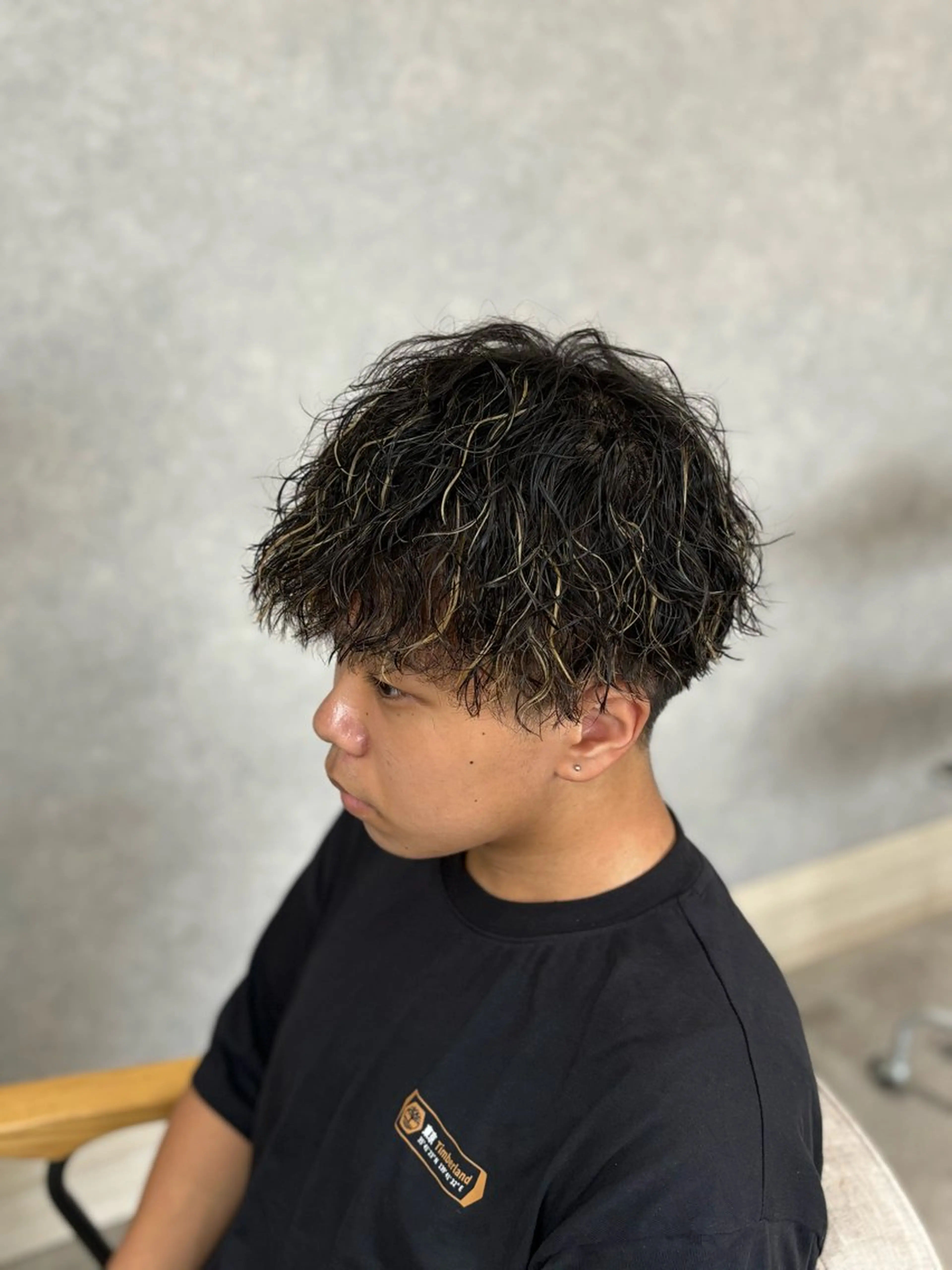 ショート パーマ メンズ センターパート メンズハイトーン マッシュウルフ マッシュ メンズパーマ カット パーマ トリートメント 長谷川 湧のヘアスタイル