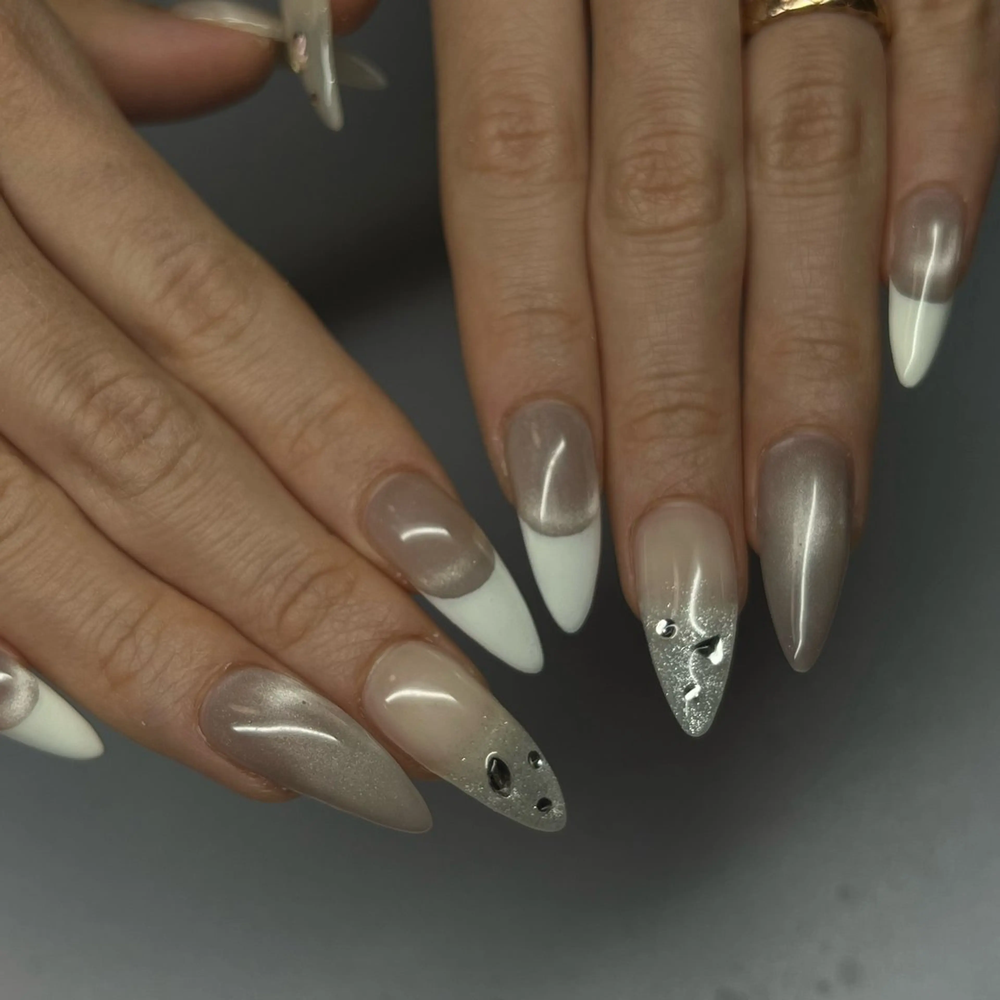 ネイル フレンチネイル ワンホンネイル ⁸ᵃᵖᵖʸ🐝⋆゜ MöEのネイルデザイン