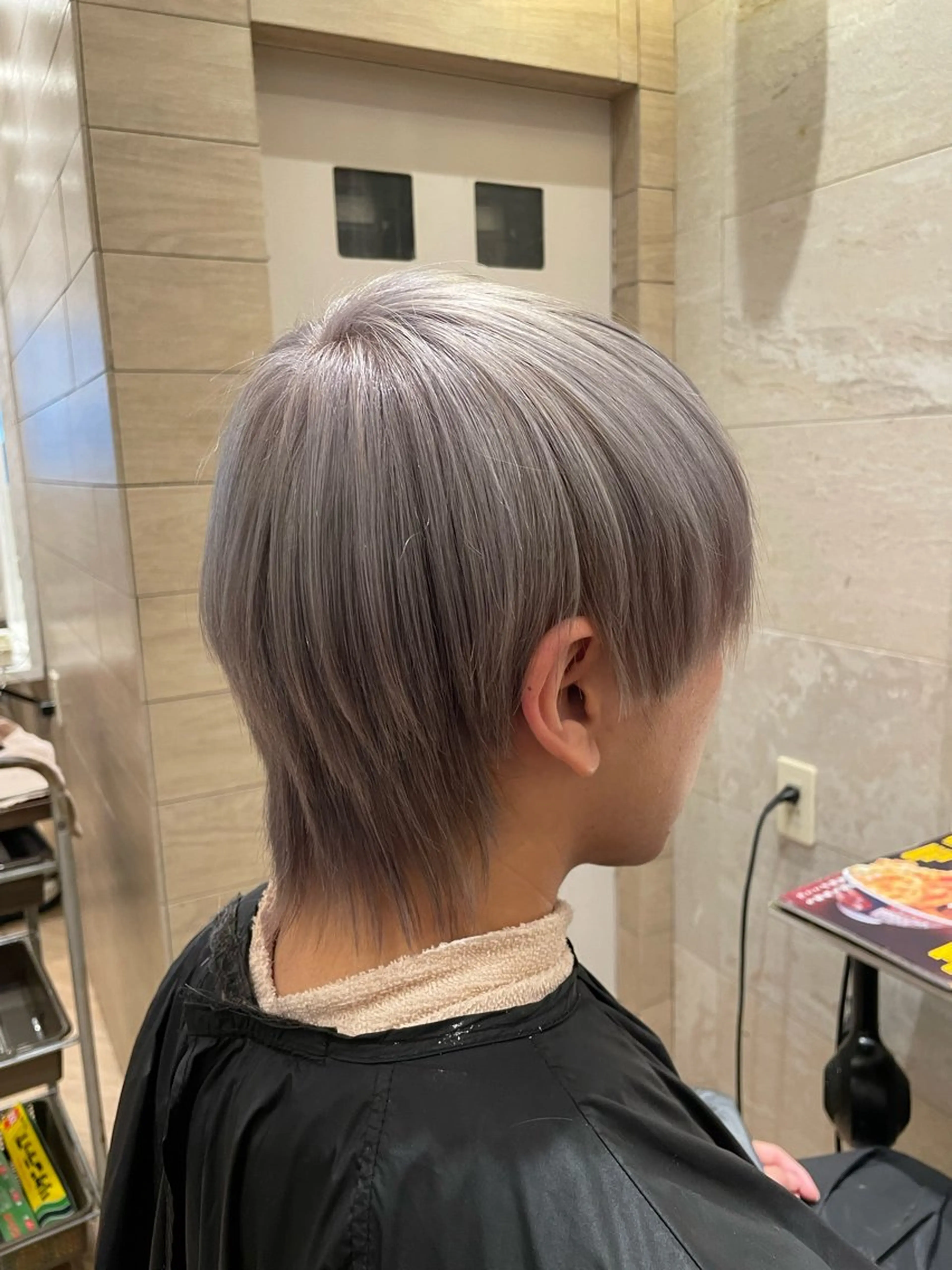 ショート カラー メンズ マッシュウルフ マッシュ メンズウルフカット シルバー ウルフカット カット ヘアカラー 髪質改善艶髪✂︎小寺 透明感カラーのヘアスタイル