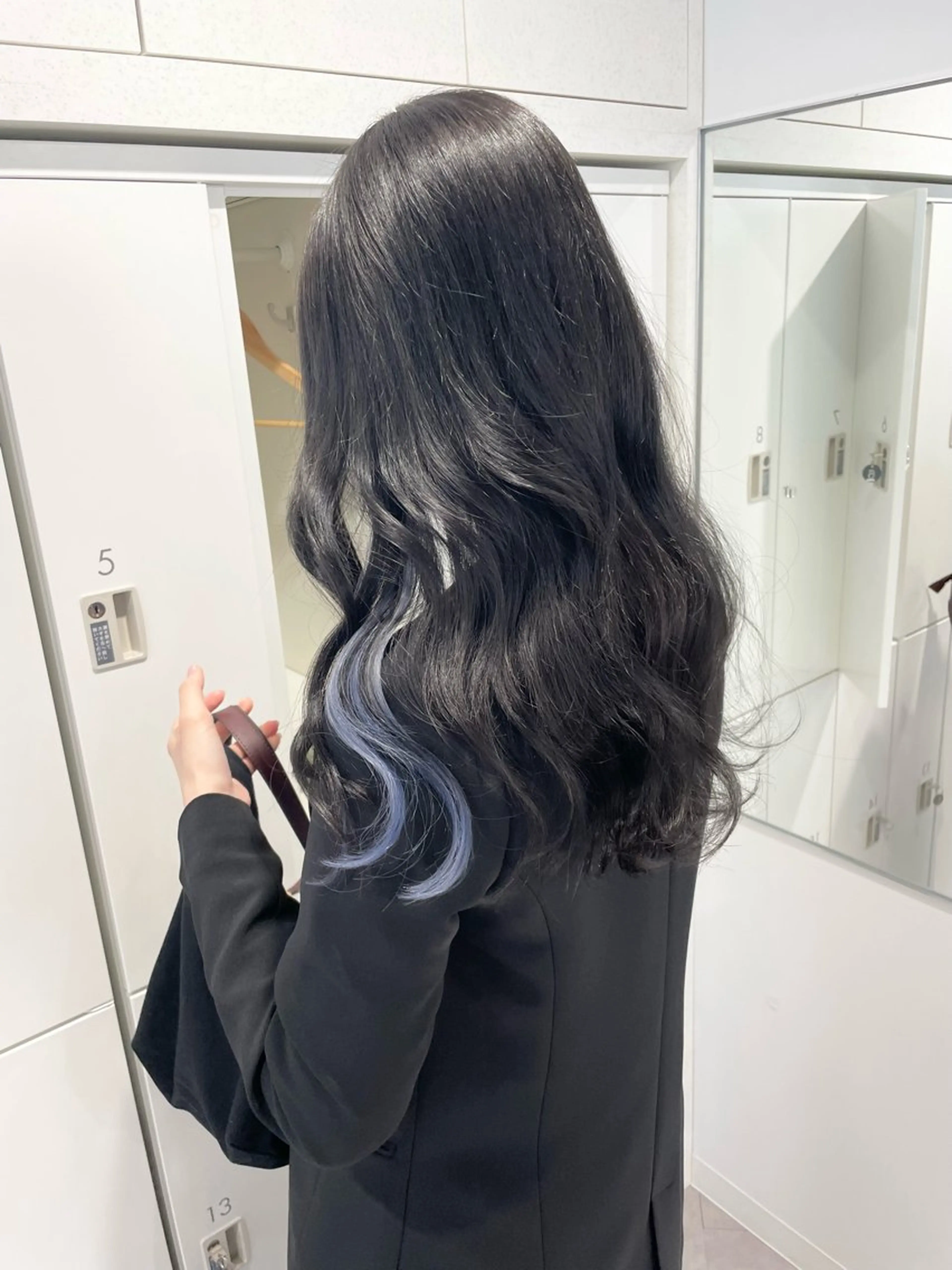 ロング カラー 黒髪 ブロンド ブルーカラー ブルーブラック インナーカラー カット ヘアカラー エクステ 韓国ハッシュカット/ 新宿/髪質改善/岡崎のヘアスタイル