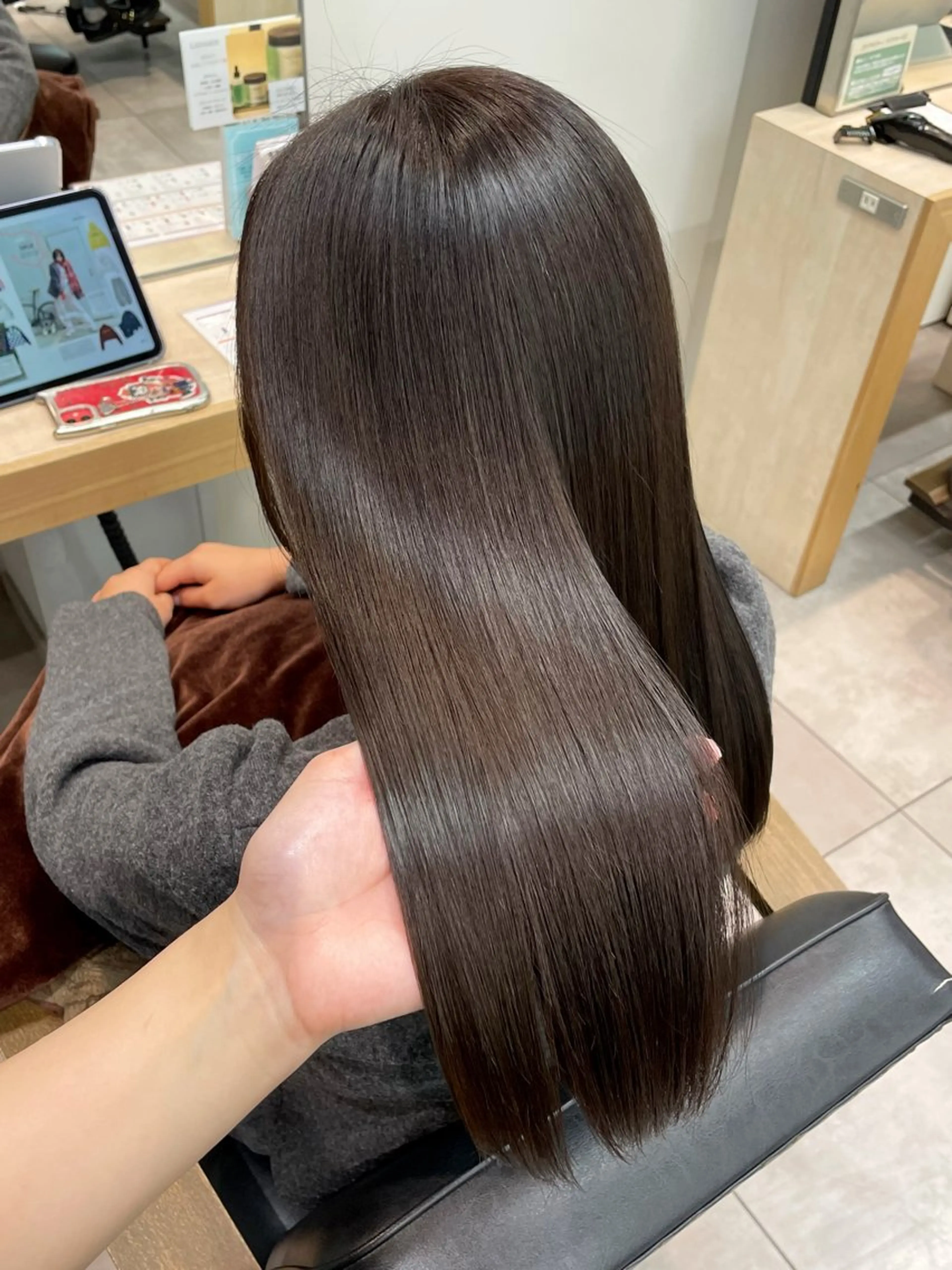 ロング パーマ 縮毛矯正 透明感カラー×ヘア アレンジ🪽しおりのヘアスタイル