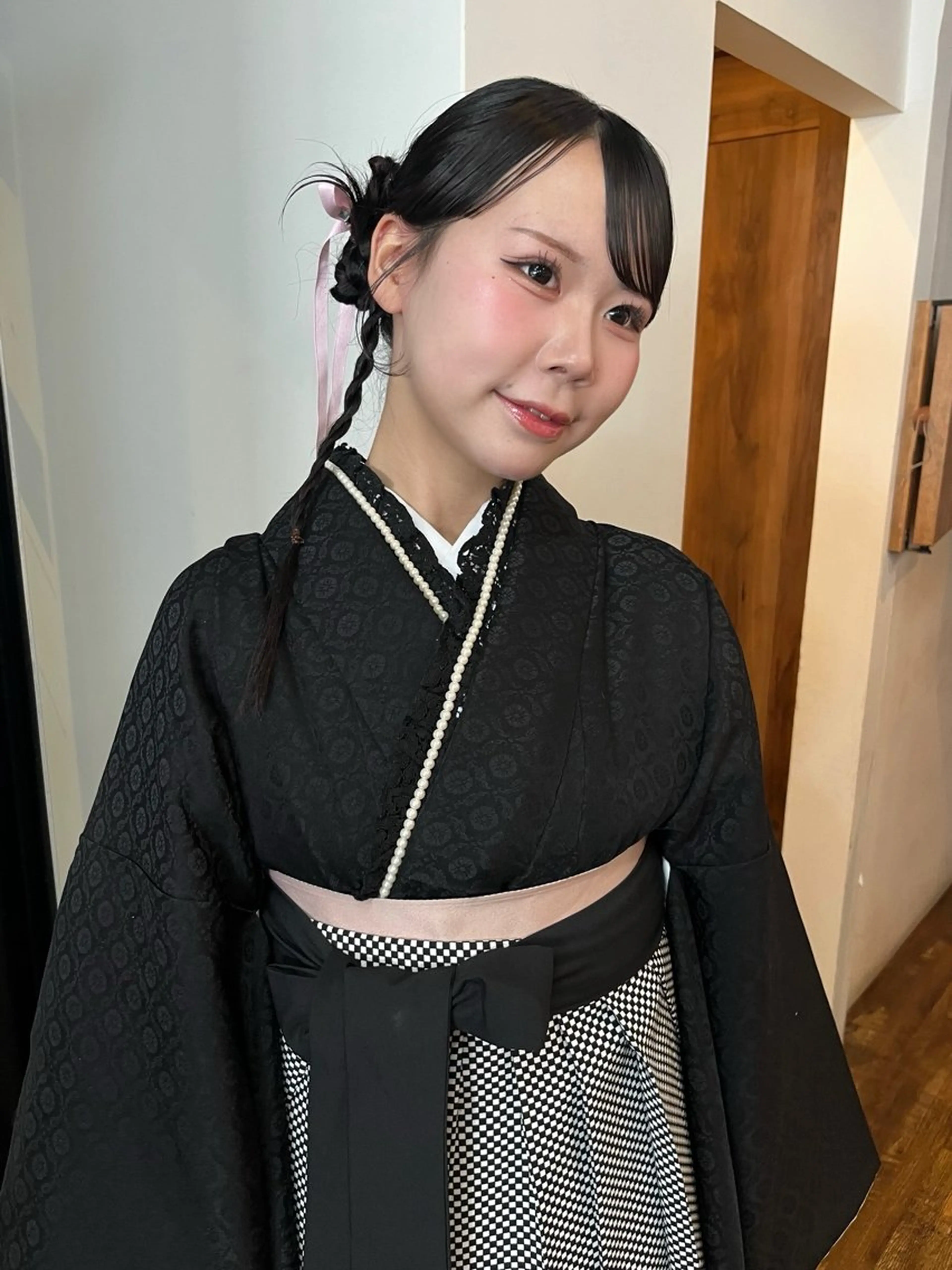 セミロング ヘアアレンジ 卒業式のヘアスタイル hono/ボブ /ブリーチ/ベージュのヘアスタイル