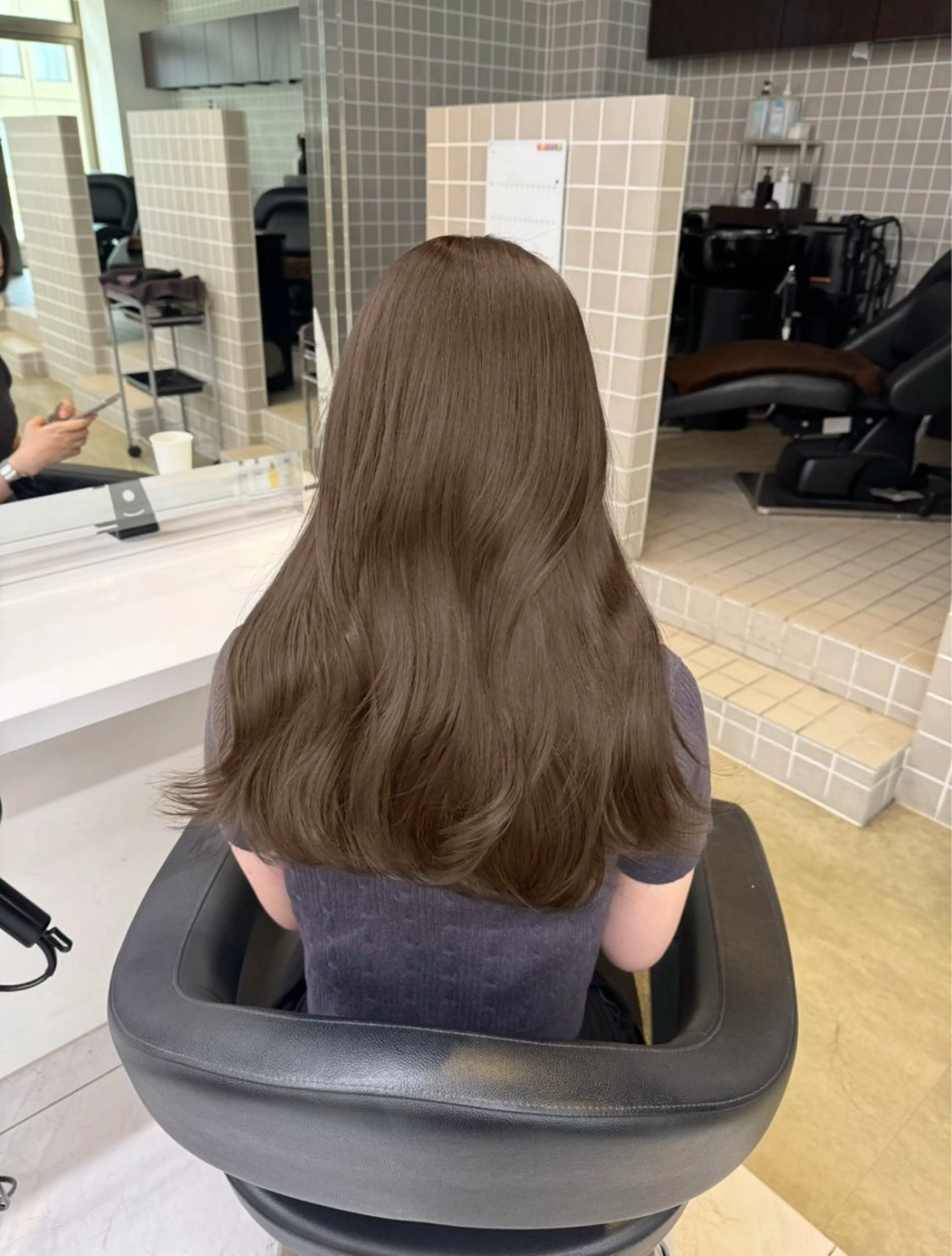 セミロング カラー ヘアアレンジ ベージュカラー ブリーチ ブリーチなしカラー オリーブベージュ ヘアカラー トリートメント ヘッドスパ ヘアセット 艶カラー の達人のヘアスタイル