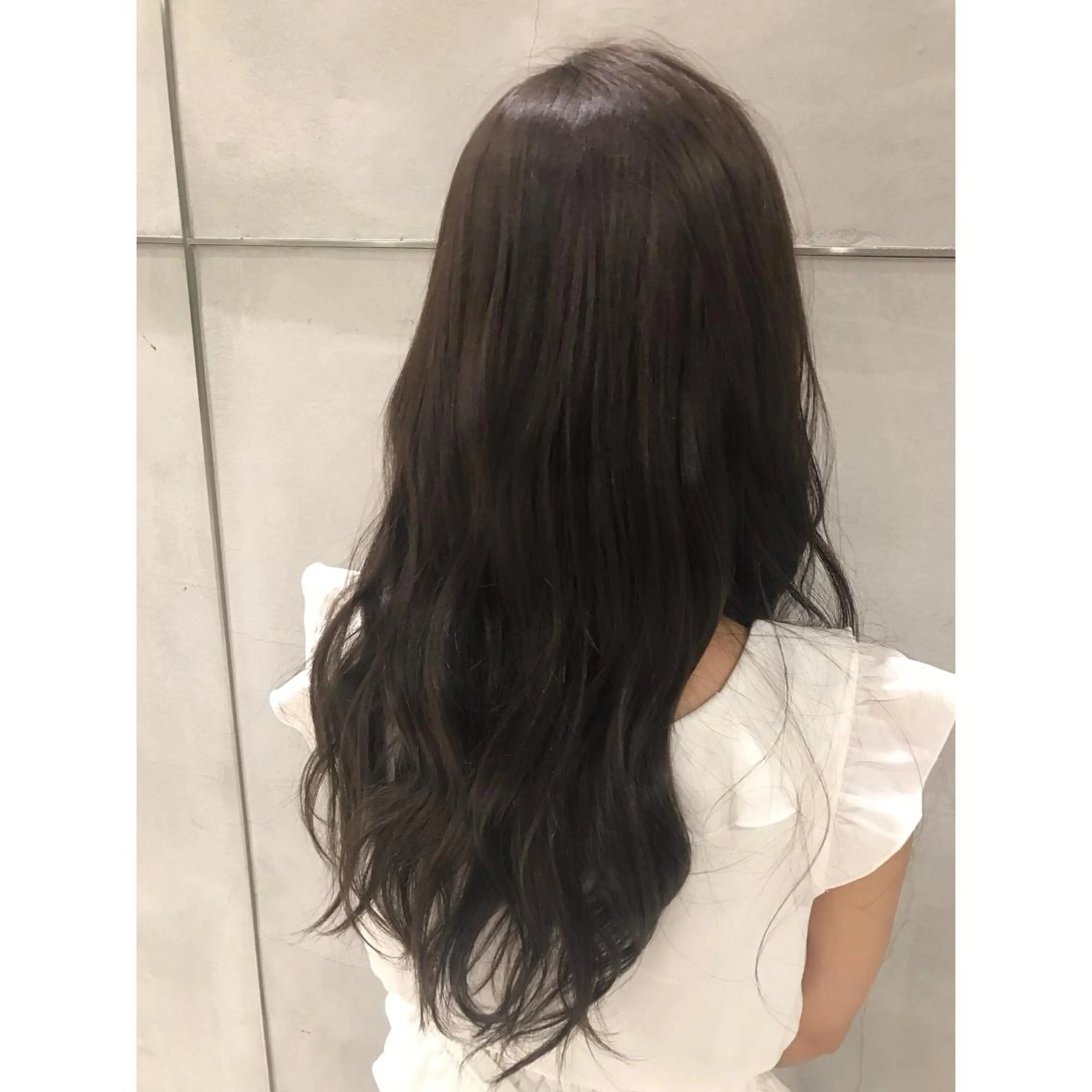 ロング カラー 透明感カラー グレージュ ロング ヘアカラー 片山 千晴のヘアスタイル