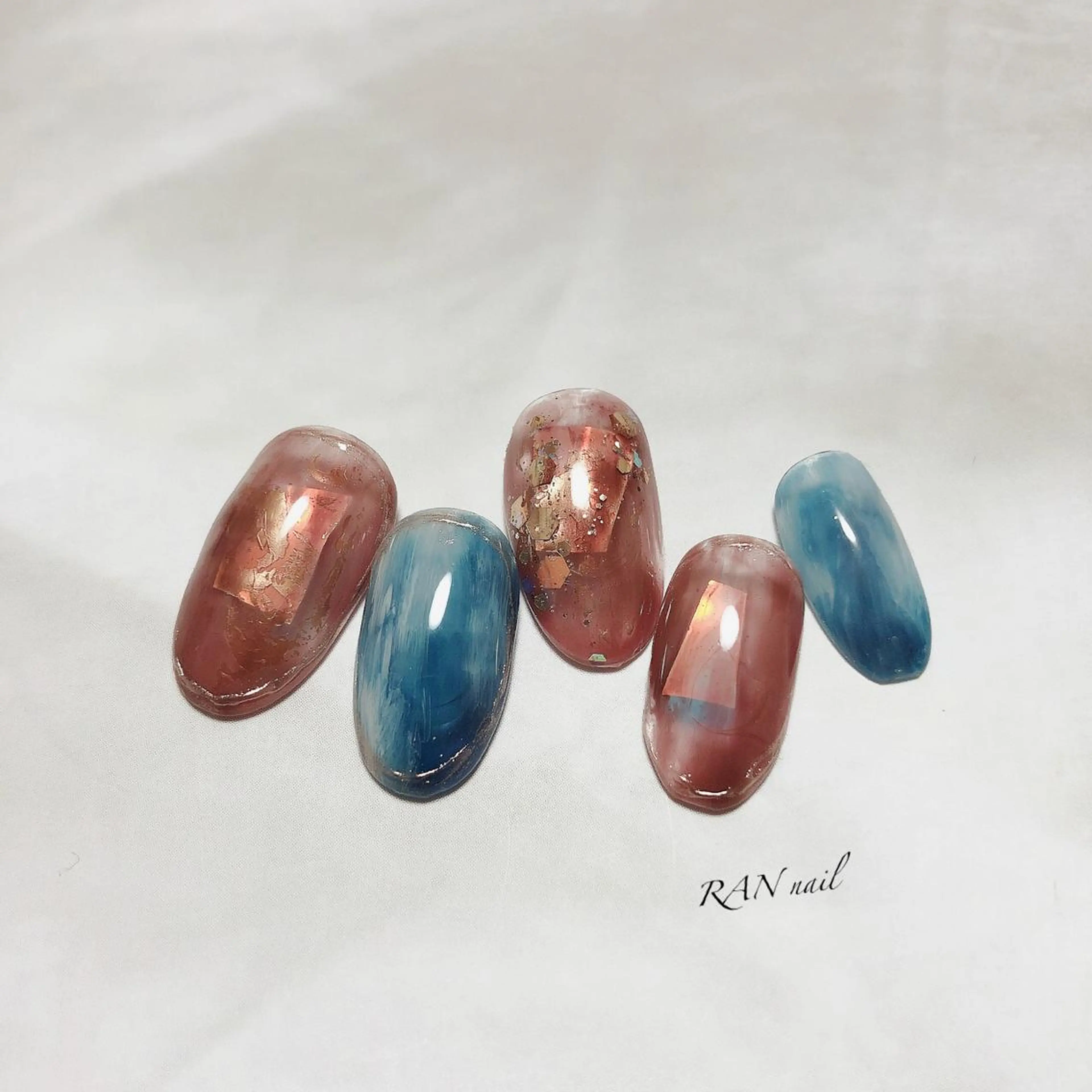 ネイル オーロラネイル フットネイル キラキラネイル ニュアンスネイル オフィスネイル ハンドネイル フットネイル RAN nail 〜ランネイル〜所属・RAN nailのネイルデザイン