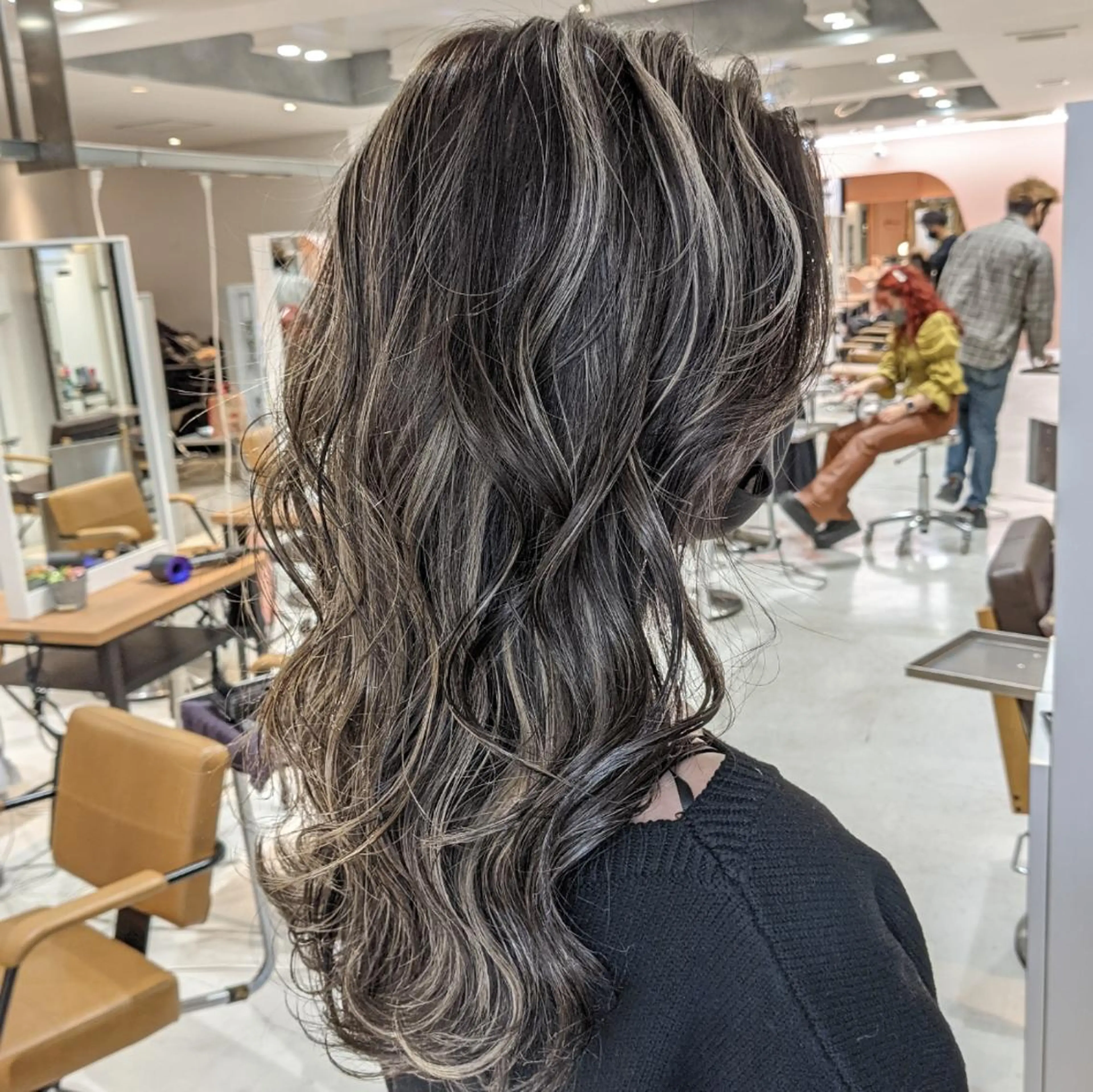 ロング カラー ハイライトカラー ハイライト ヘアカラー トリートメント nameless髪質 改善ブリーチ心斎橋のヘアスタイル