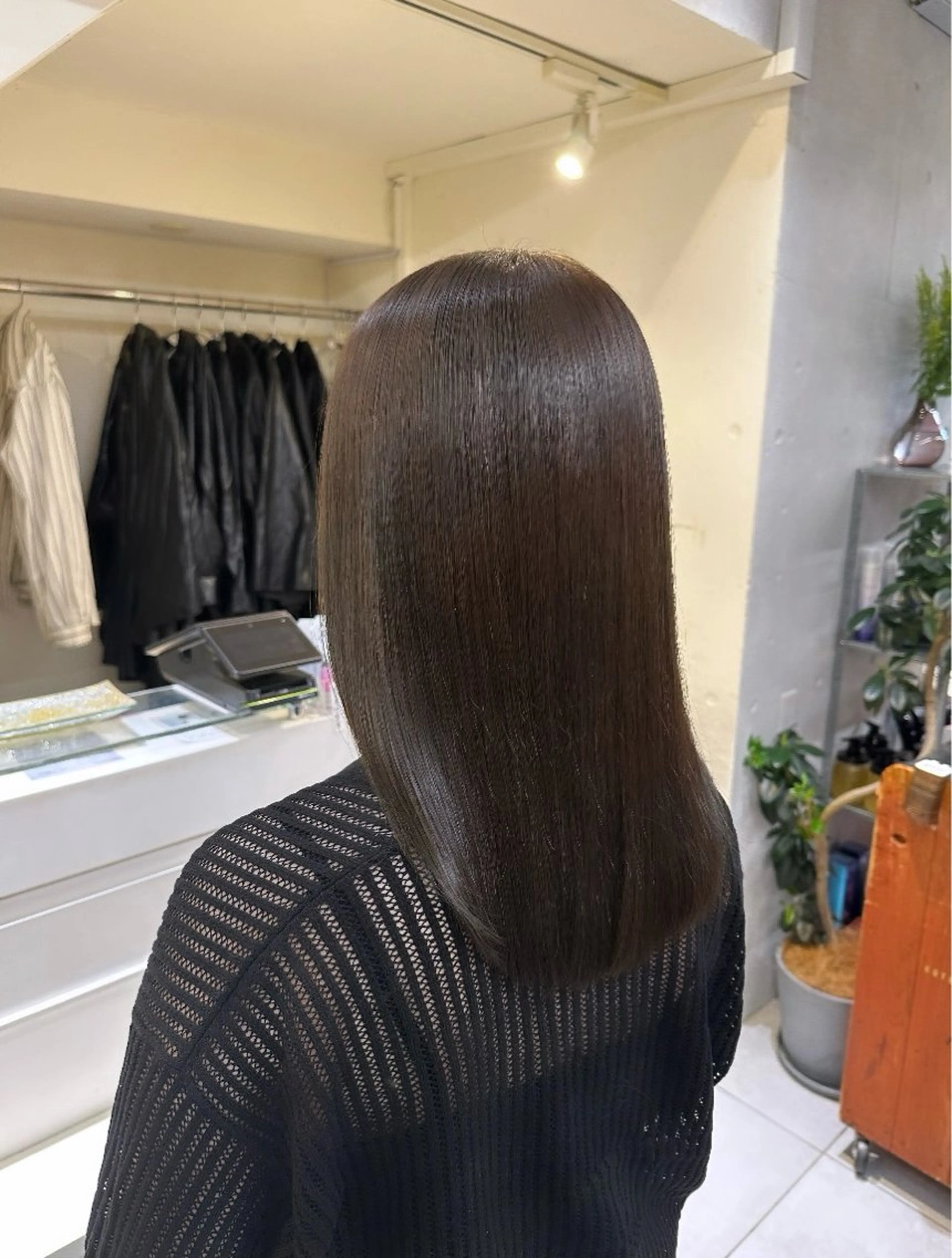 セミロング カラー 矢幡 栞菜のヘアスタイル