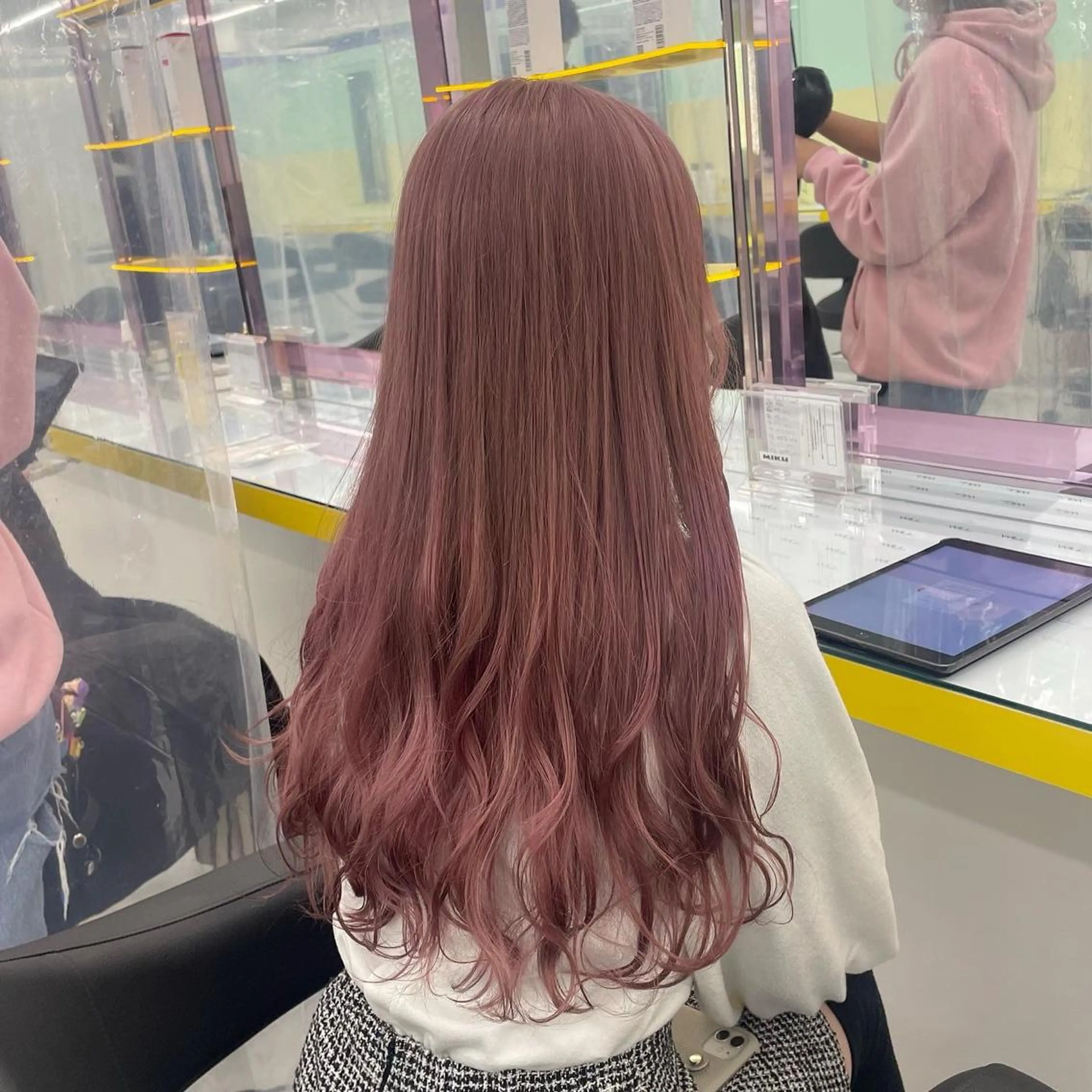 ロング ピンクブラウン ピンクラベンダー 🤍韓国トレンド ヘア🤍miku🤍のヘアスタイル