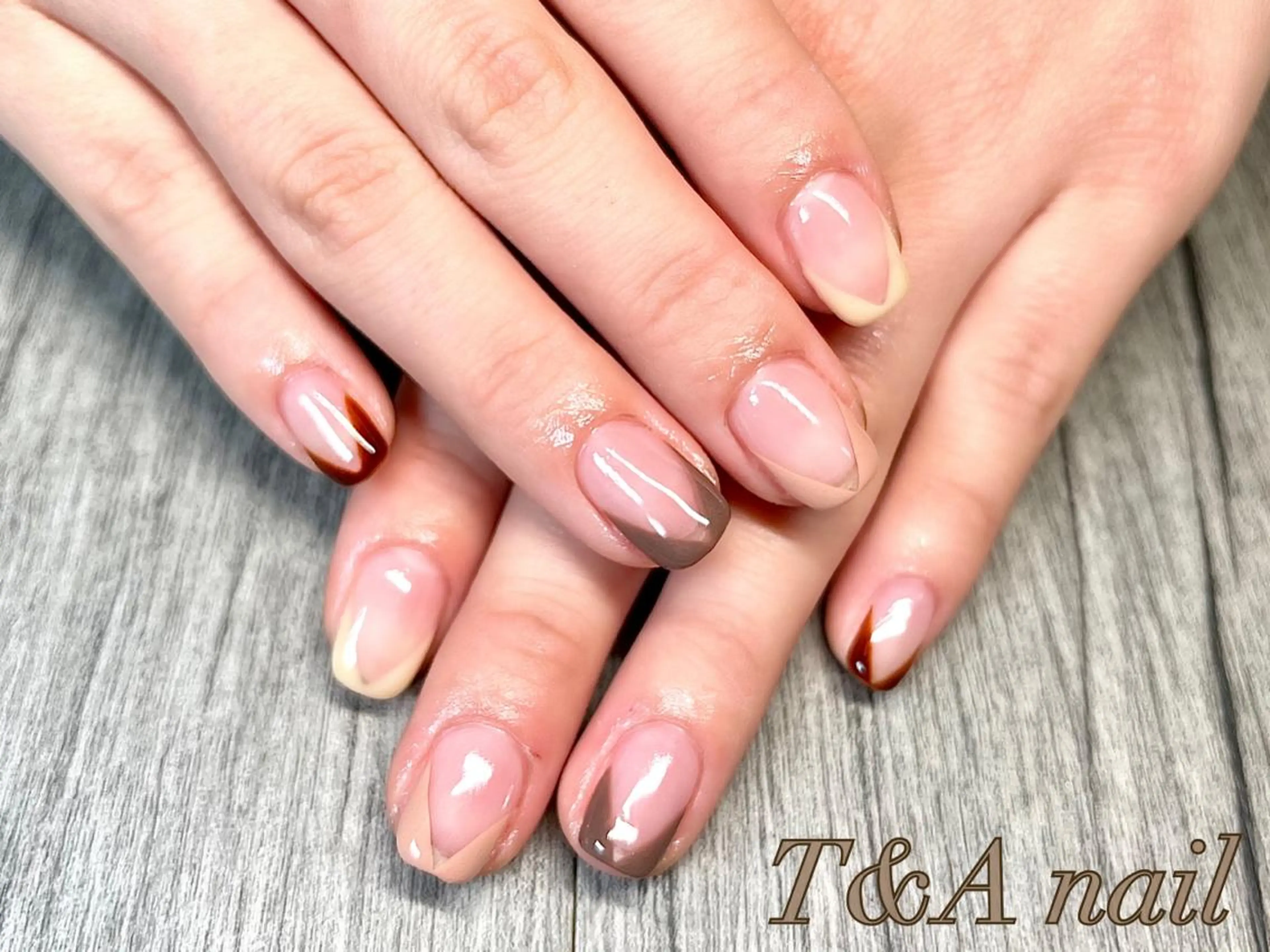ショート ネイル ブラウン 長さ出し フレンチネイル ジェルネイル ニュアンスネイル ハンドネイル T&A nailのネイルデザイン
