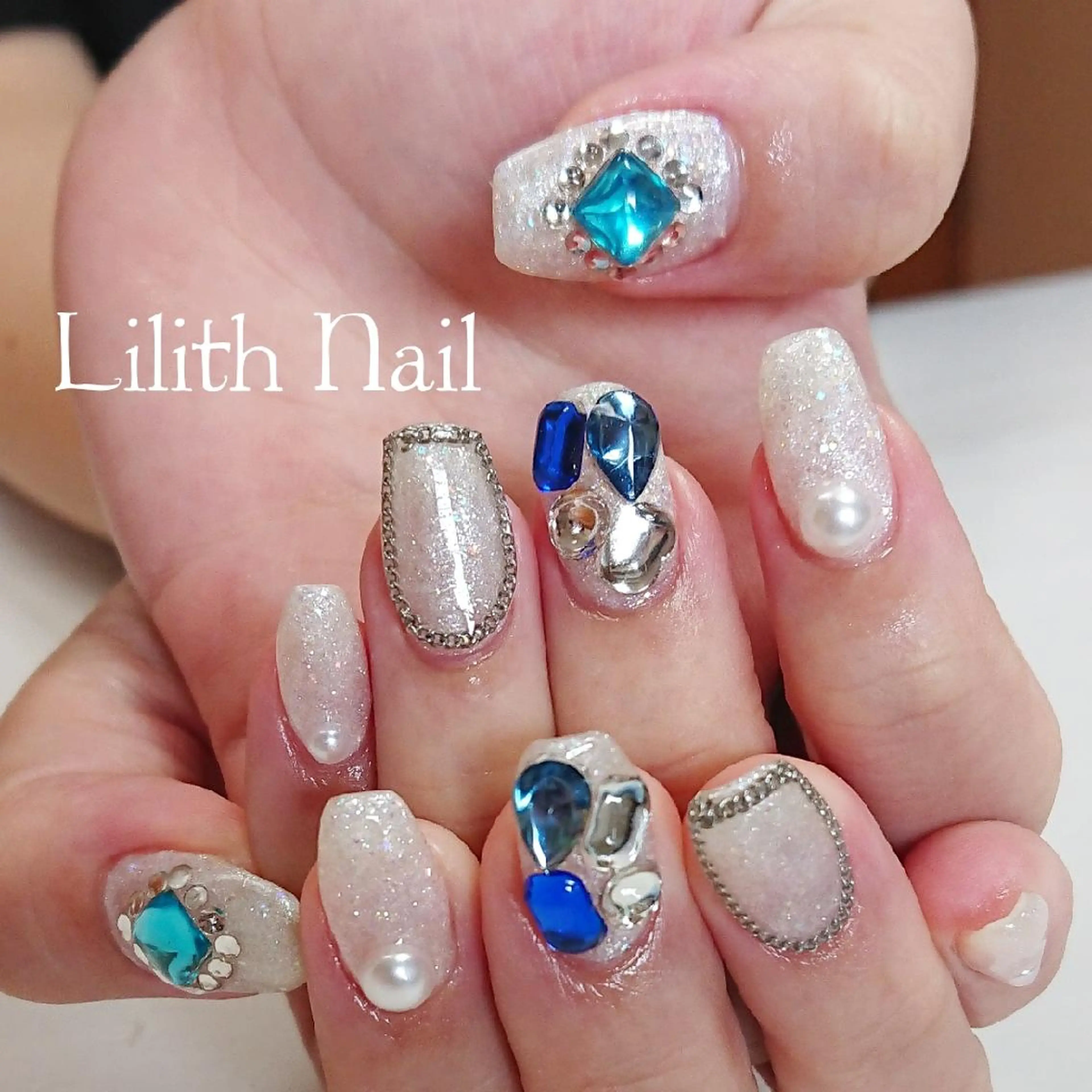 ネイル ストーンネイル Lilith Nailのネイルデザイン
